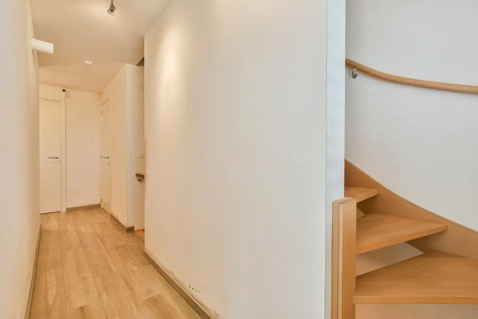 Moderne en energiezuinige halfopen bebouwing (2020) met 4 slaapkamers in Vosseslag, De Haan foto 13
