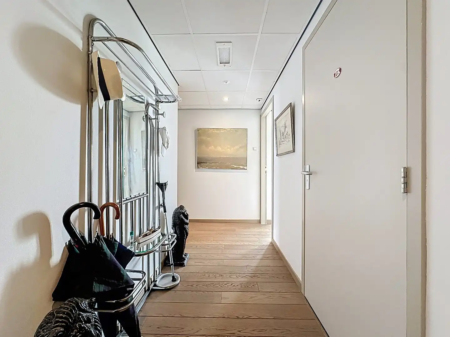 Uniek zicht op haven en zee! foto 13