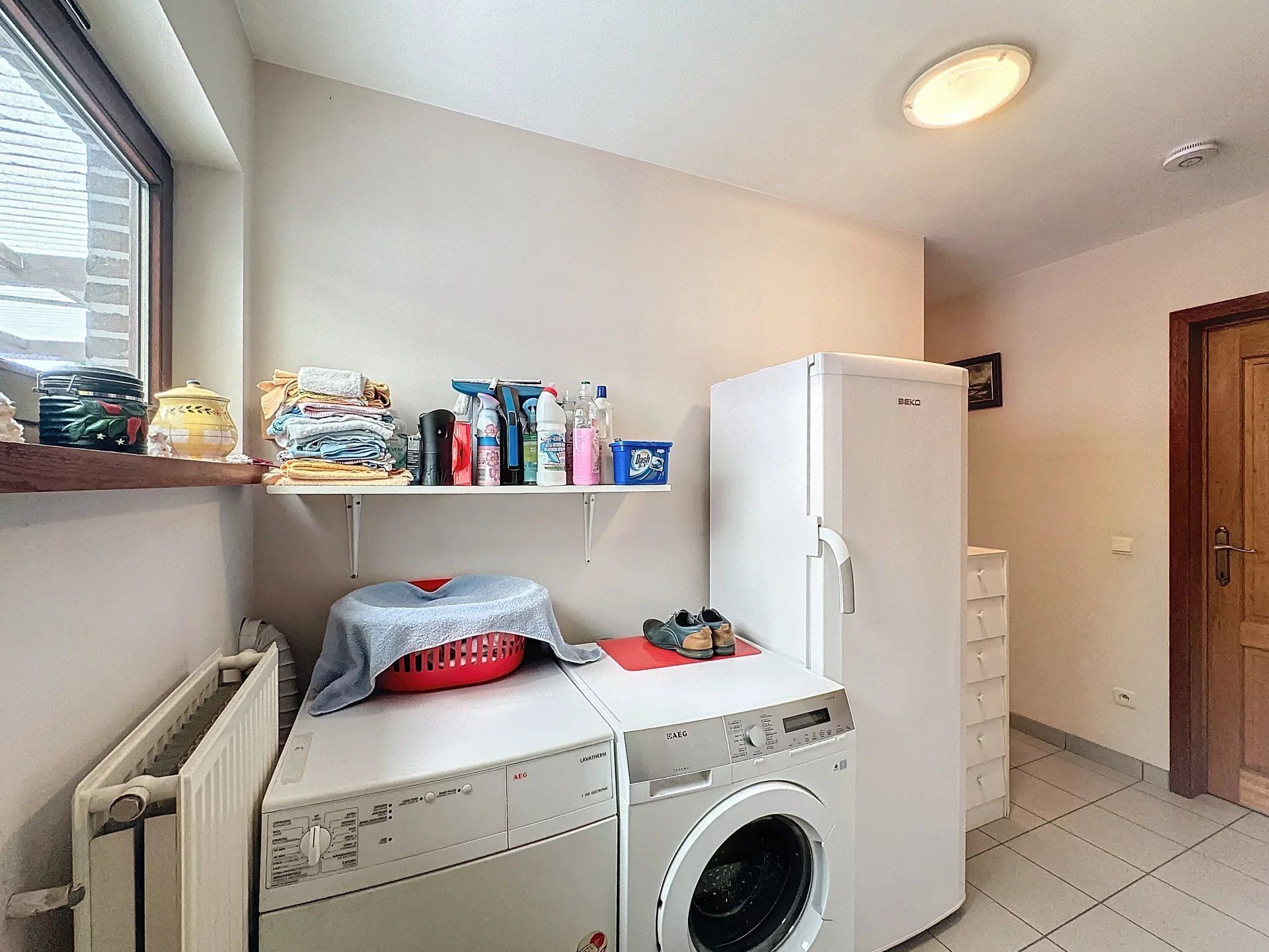 Ruime woning met 4 slaapkamers op een mooi perceel. foto 18