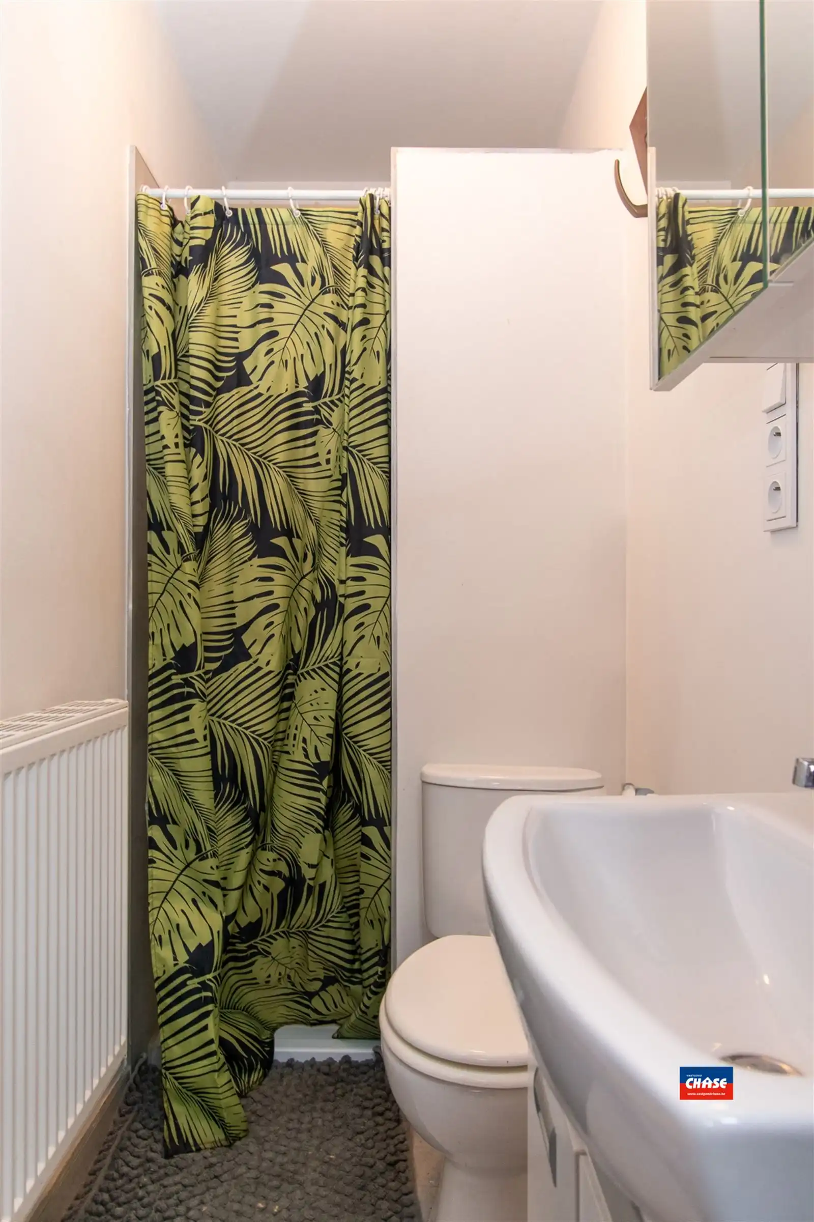 Bel-étage met 4 slaapkamers, 2 badkamers, kantoorruimte, garage en tuin. foto 22