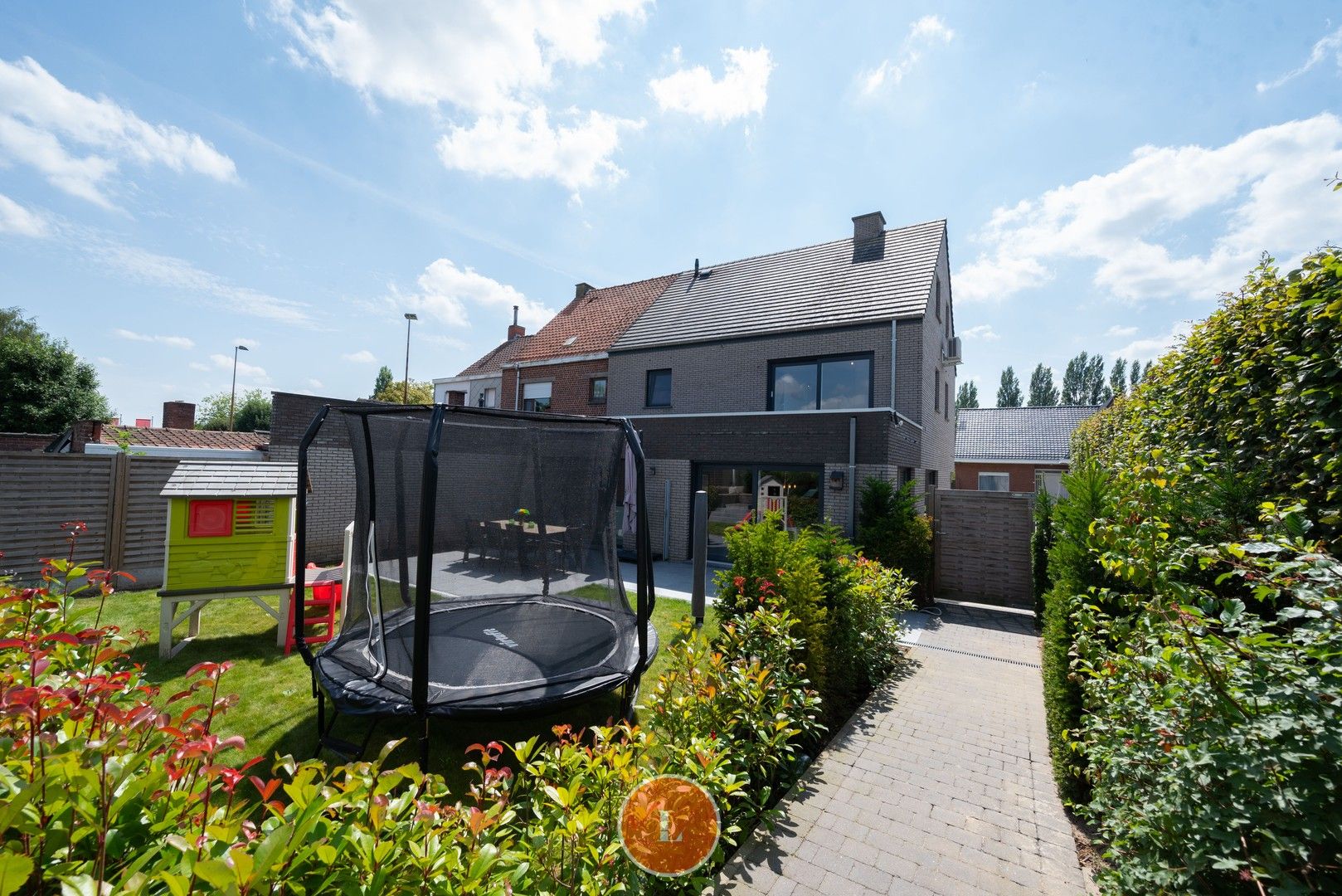 Recente halfopen woning met 3 slaapkamers en garage foto 19