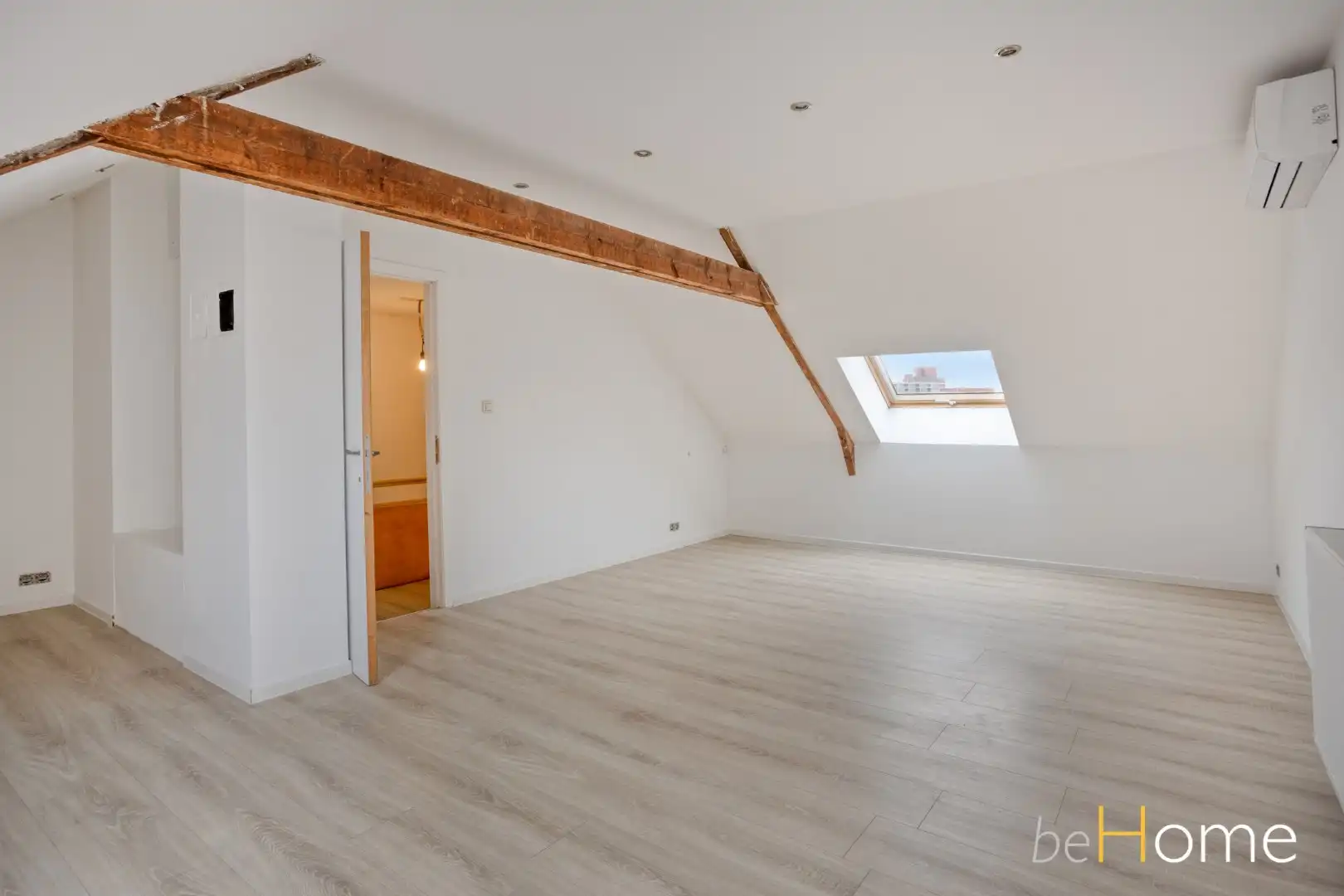 TE HUUR - Instapklare halfopen bebouwing in hartje Merchtem - Welkom Home! foto 26