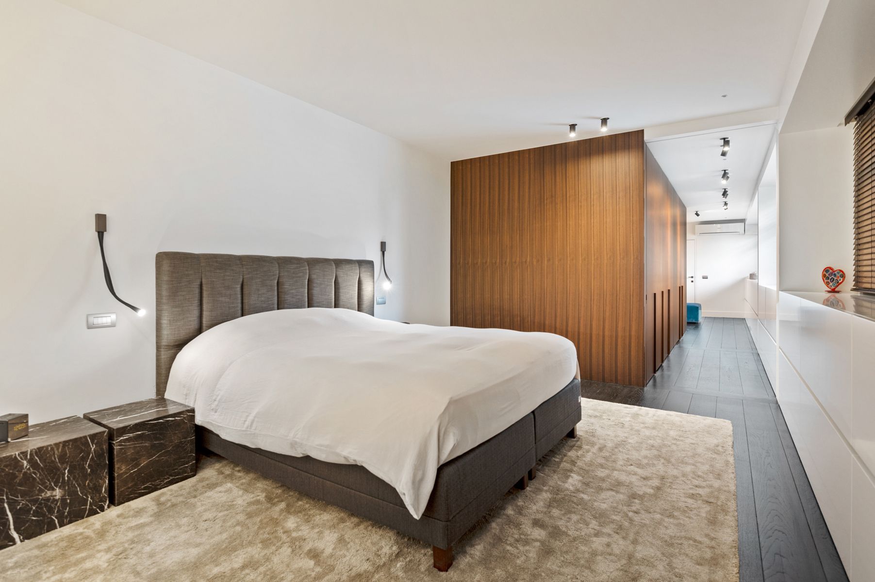 High-end afgewerkte praktijkvilla in het centrum foto 14