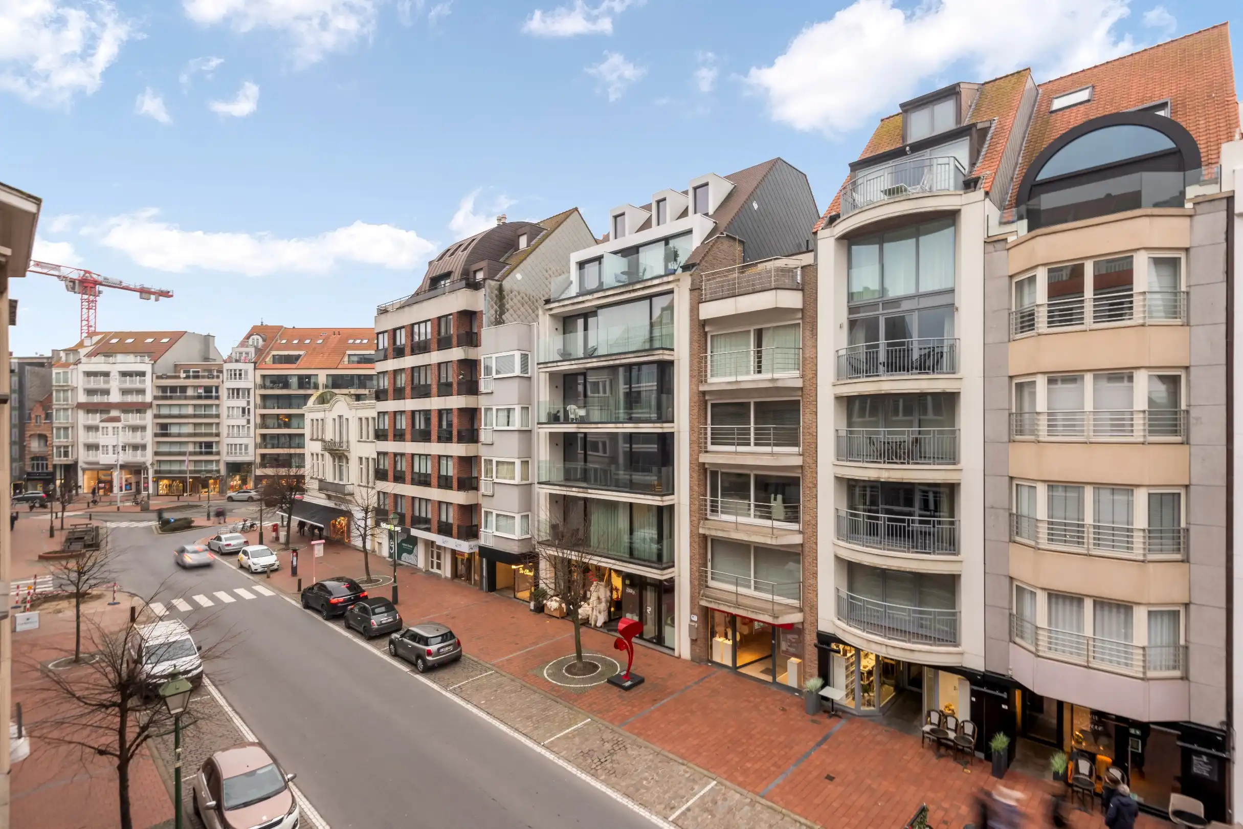 Recent appartement met terras gelegen op de Dumortierlaan.  foto 4