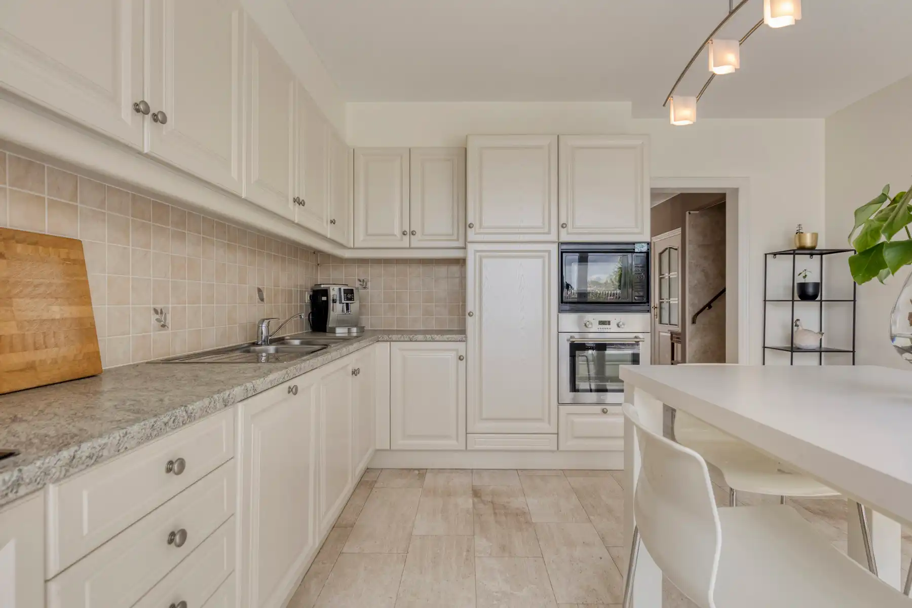 Ruim, centraal gelegen appartement met 3 slaapkamers foto 10
