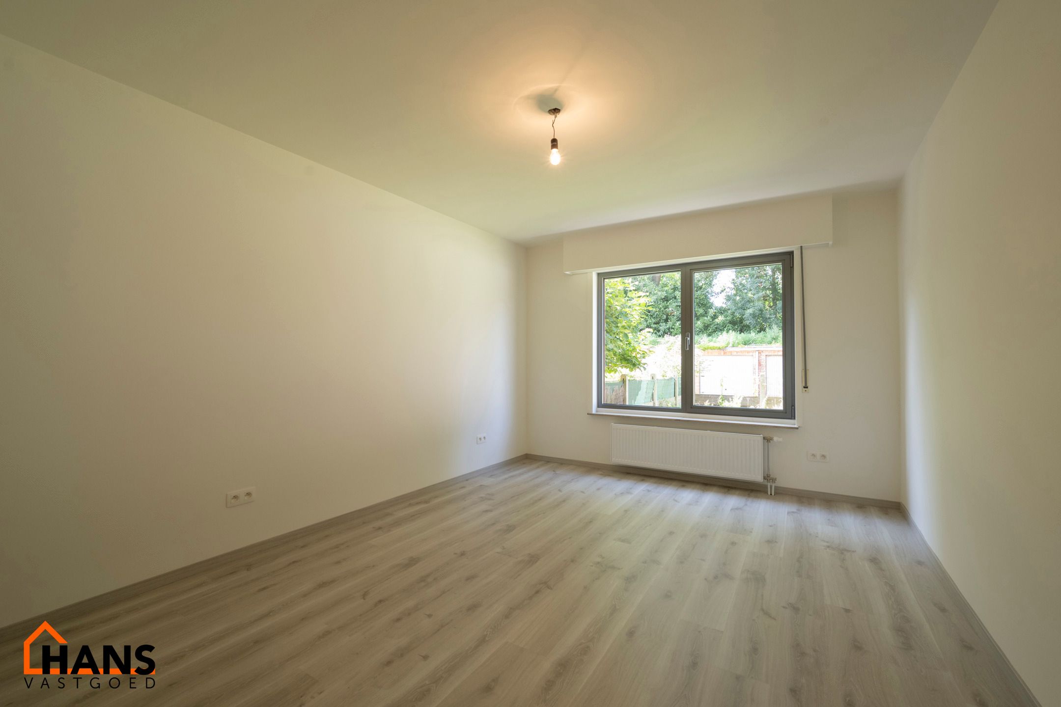 Gerenoveerd gelijkvloersappartement; mogelijk garage bij te huren. foto 9