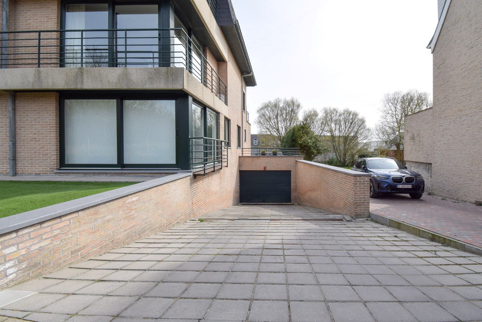 Ruime en praktische garagebox foto 6