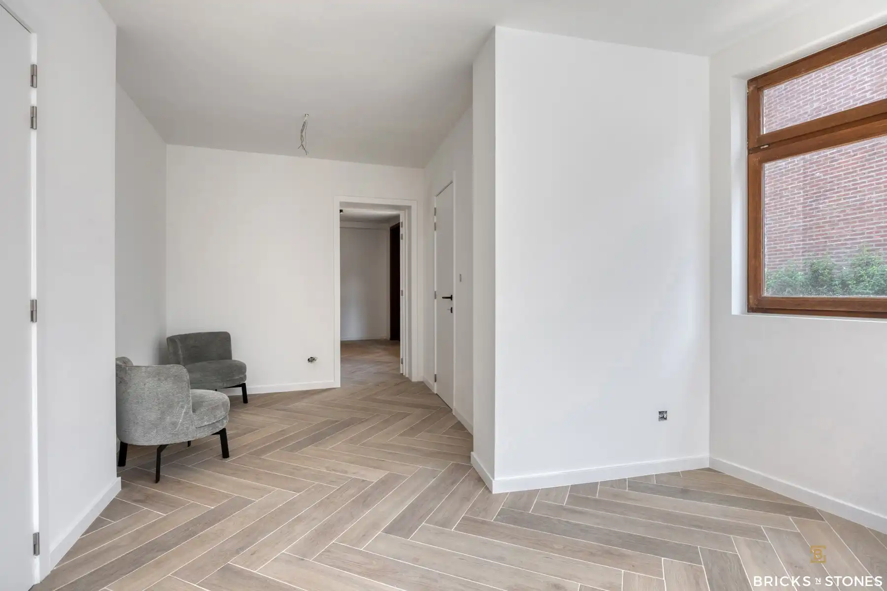 Zeer ruime halfopen bebouwing met praktrijkruimte en prachtige tuin foto 20