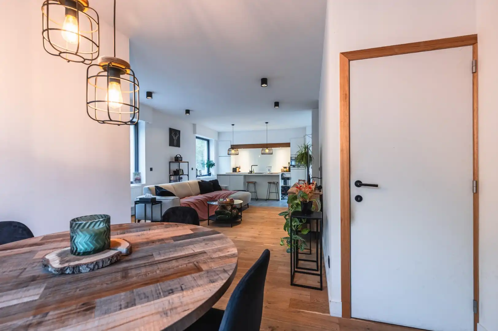 Gerenoveerde hoekwoning te koop in Harelbeke met 3/4 slaapkamers, inpandige garage, zonnige tuin en dakterras.  foto 5