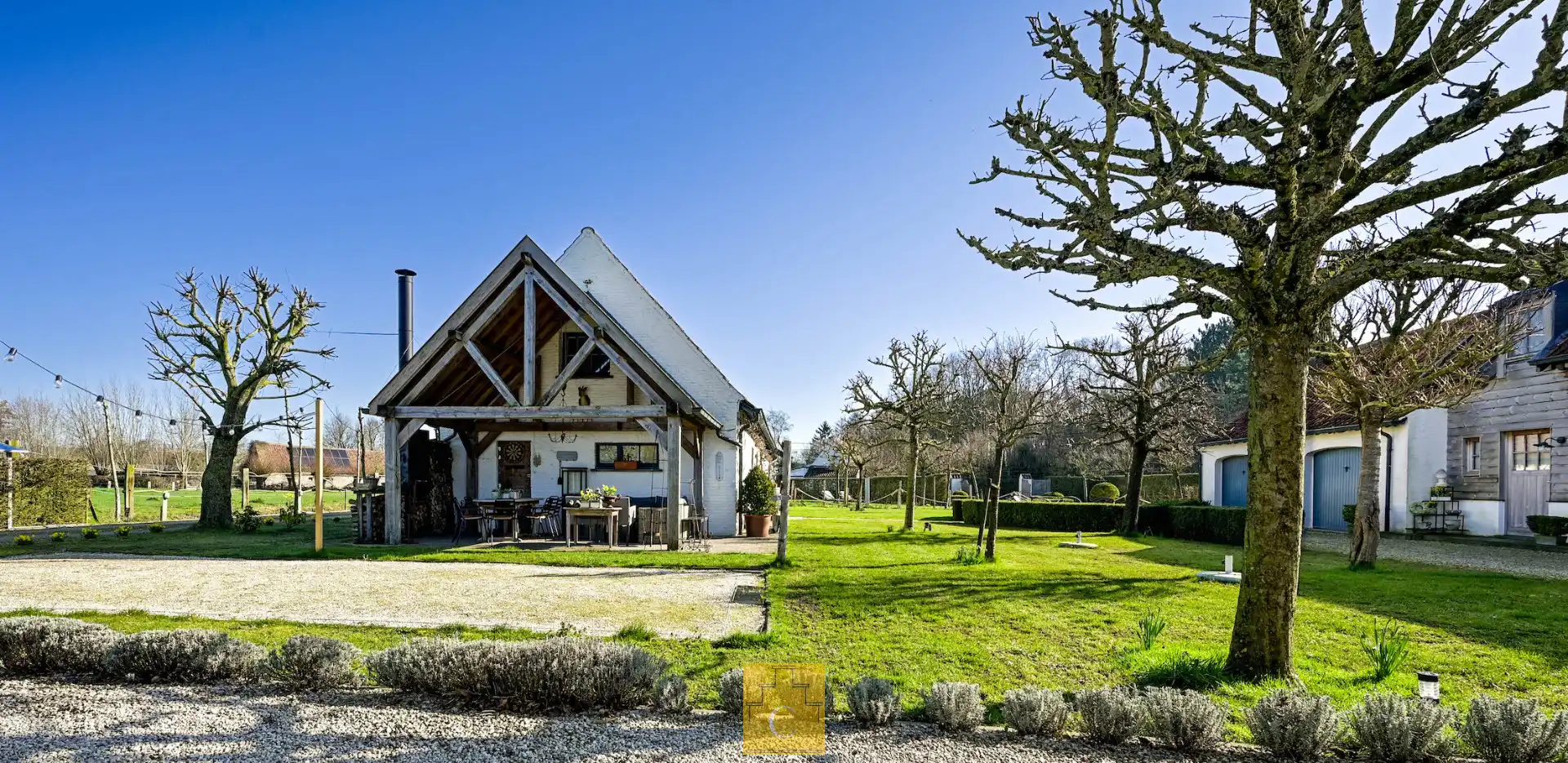 Idyllisch gelegen landgoed, voormalige hoeve, met karakterwoning, vakantieverblijf/boutique B & B met 6 vergunde kamers, parking en weide op circa 1 ha foto 15