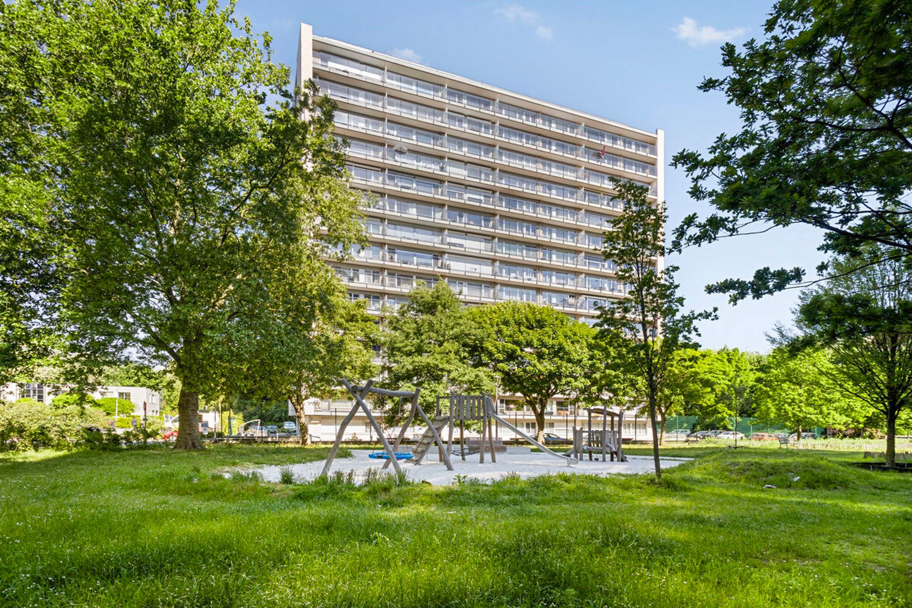 Goed gelegen appartement op het 13e verdiep foto 4