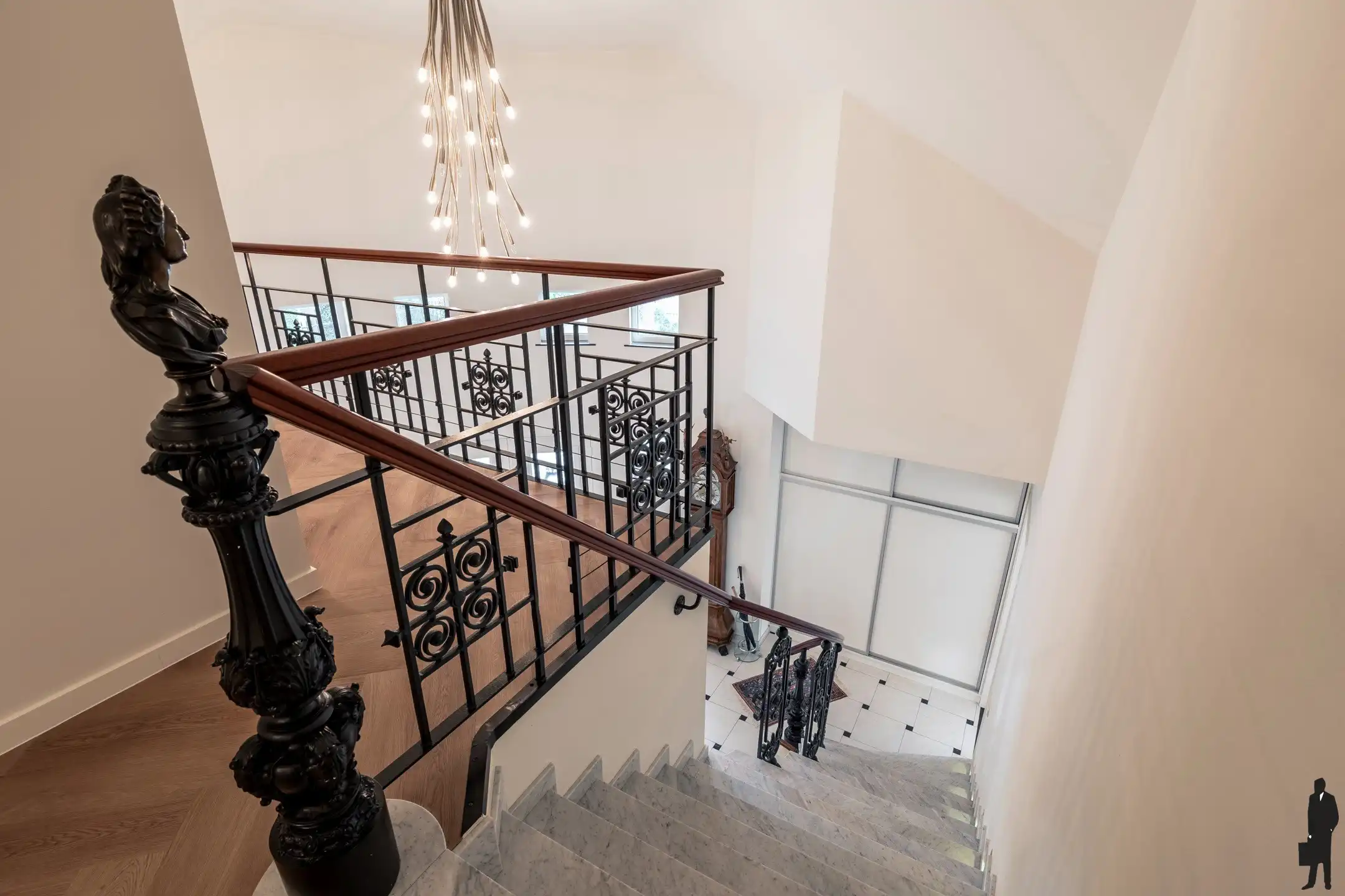 Riante villa (maar liefst 454m² woonopp.) vlakbij Nederland foto 12