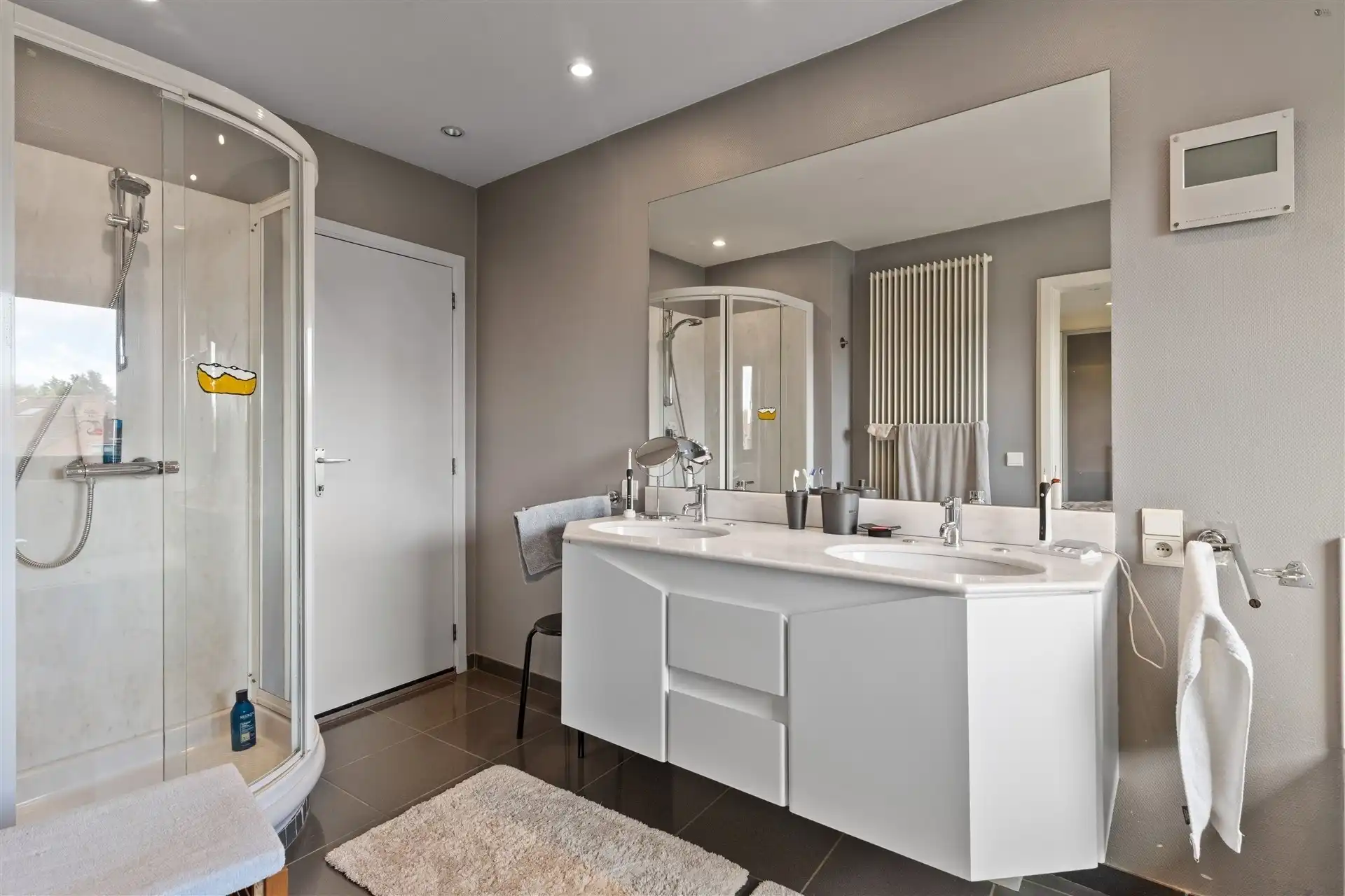 Mooi gelegen pand met veel potentieel foto 17