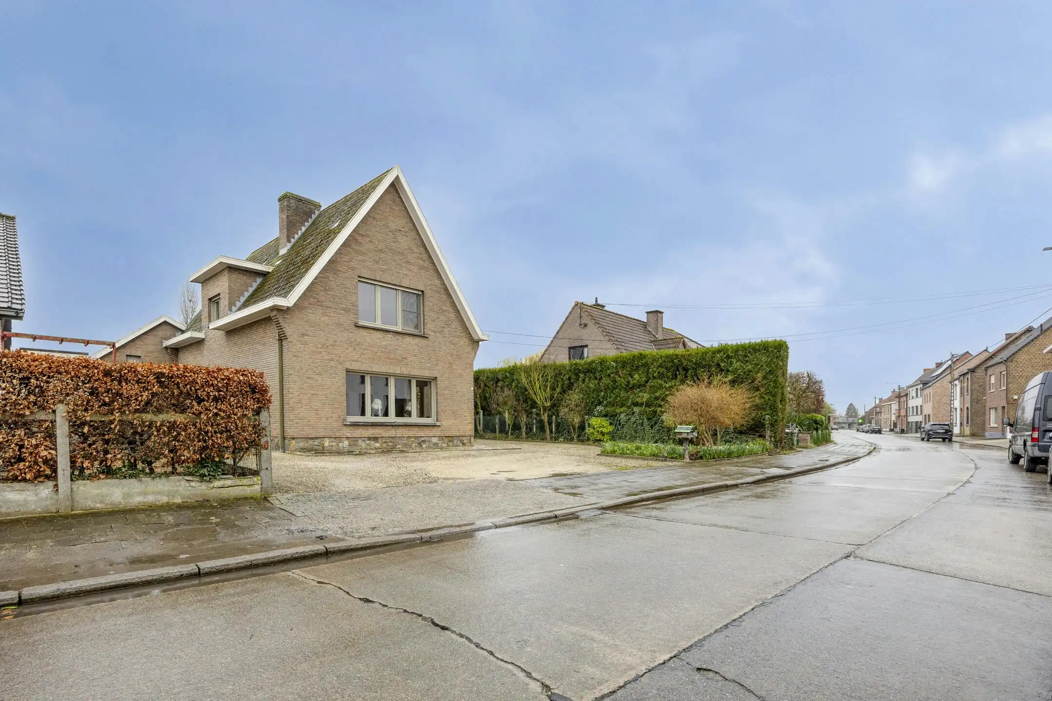 Hoofdfoto van de publicatie: Solide gezinswoning met grote tuin te koop in Oudenaarde
