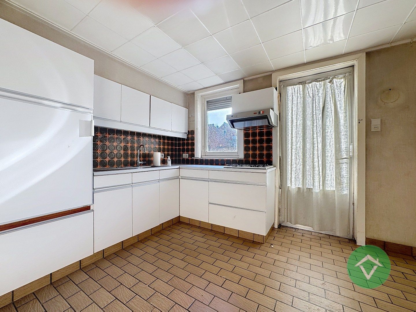 Alleenstaande woning met ruime tuin en sterke ligging nabij alle voorzieningen te Zedelgem. foto 10