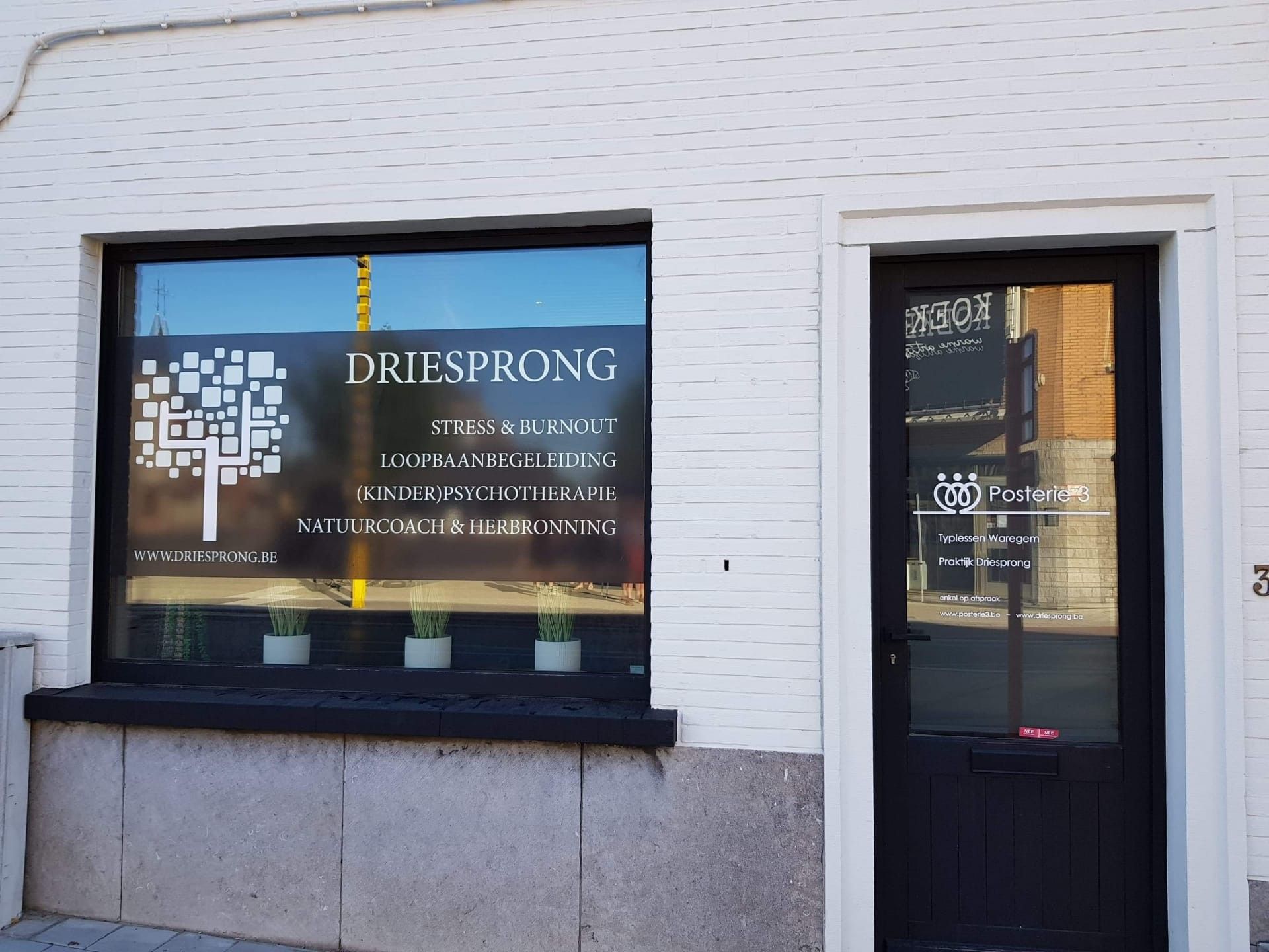 POLYVALENT HANDELSGEBOUW IN CENTRUM ST-ELOOIS-VIJVE foto 3