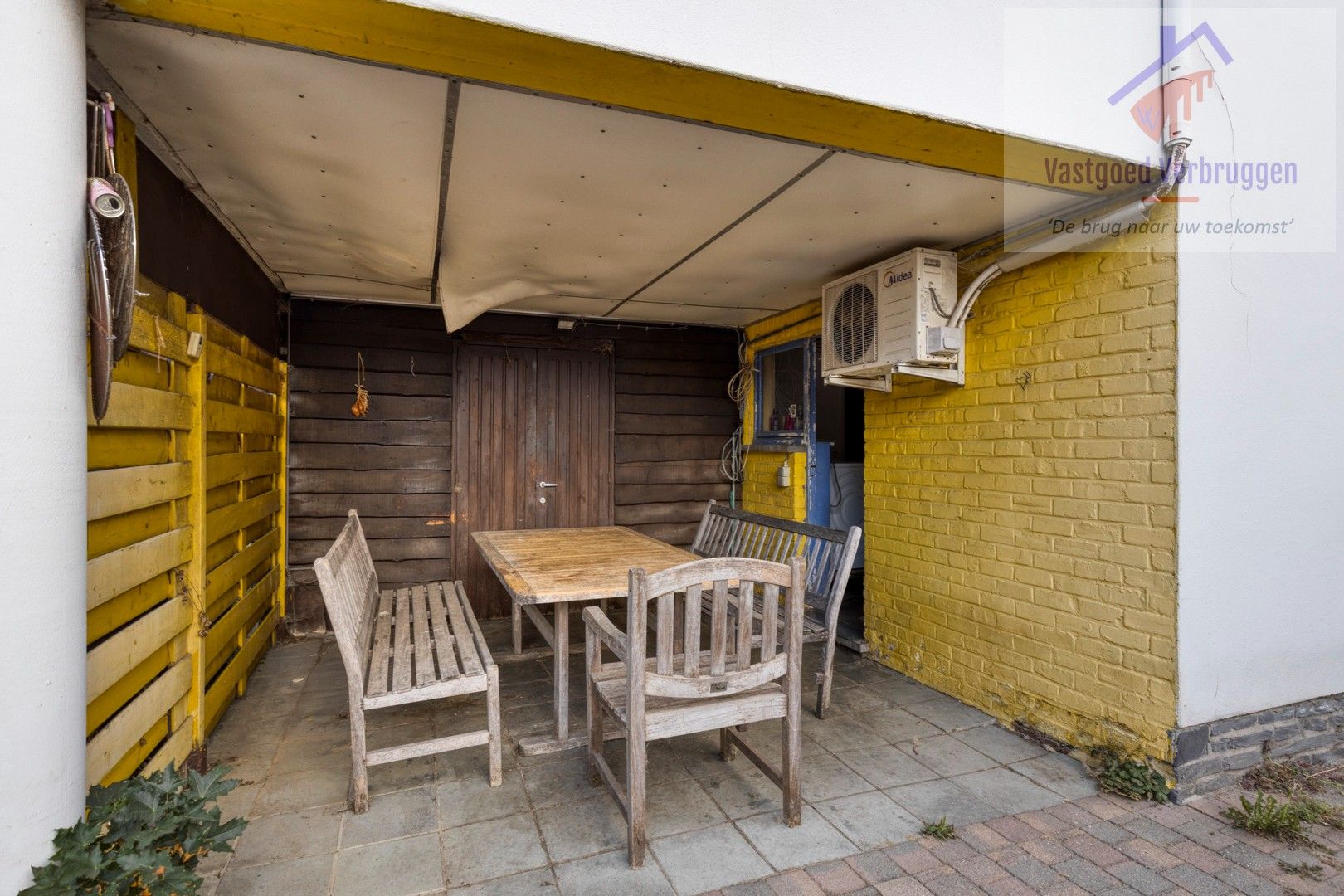 Ruime statige halfopen bebouwing met mooie tuin nabij het centrum foto 11