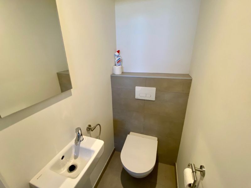 Instapklare recente woning met 4 ruime slaapkamers en carport foto 8