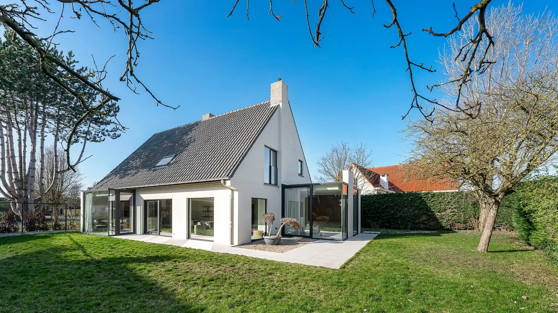 Alleenstaande en luxueus gerenoveerde villa op een rustige en residentiële ligging in Knokke foto 31