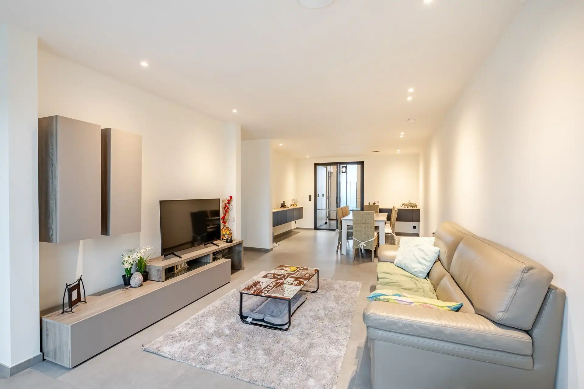 Ruime energiezuinige woning (2022) met 5 slaapkamers en zonnige tuin foto 8