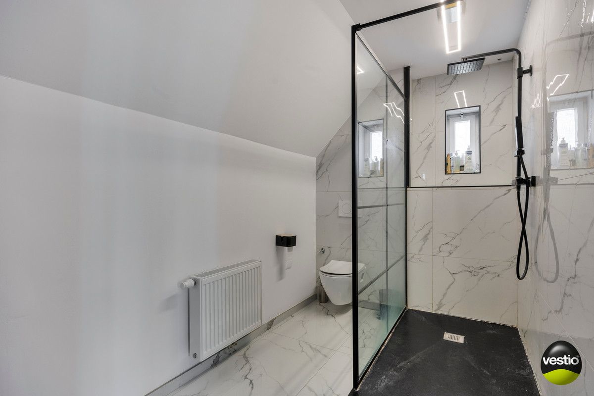 RUIME RUSTIG GELEGEN WONING MET 3 SLK EN POLYVALENT BIJGEBOUW OP 23A75CA. foto 28