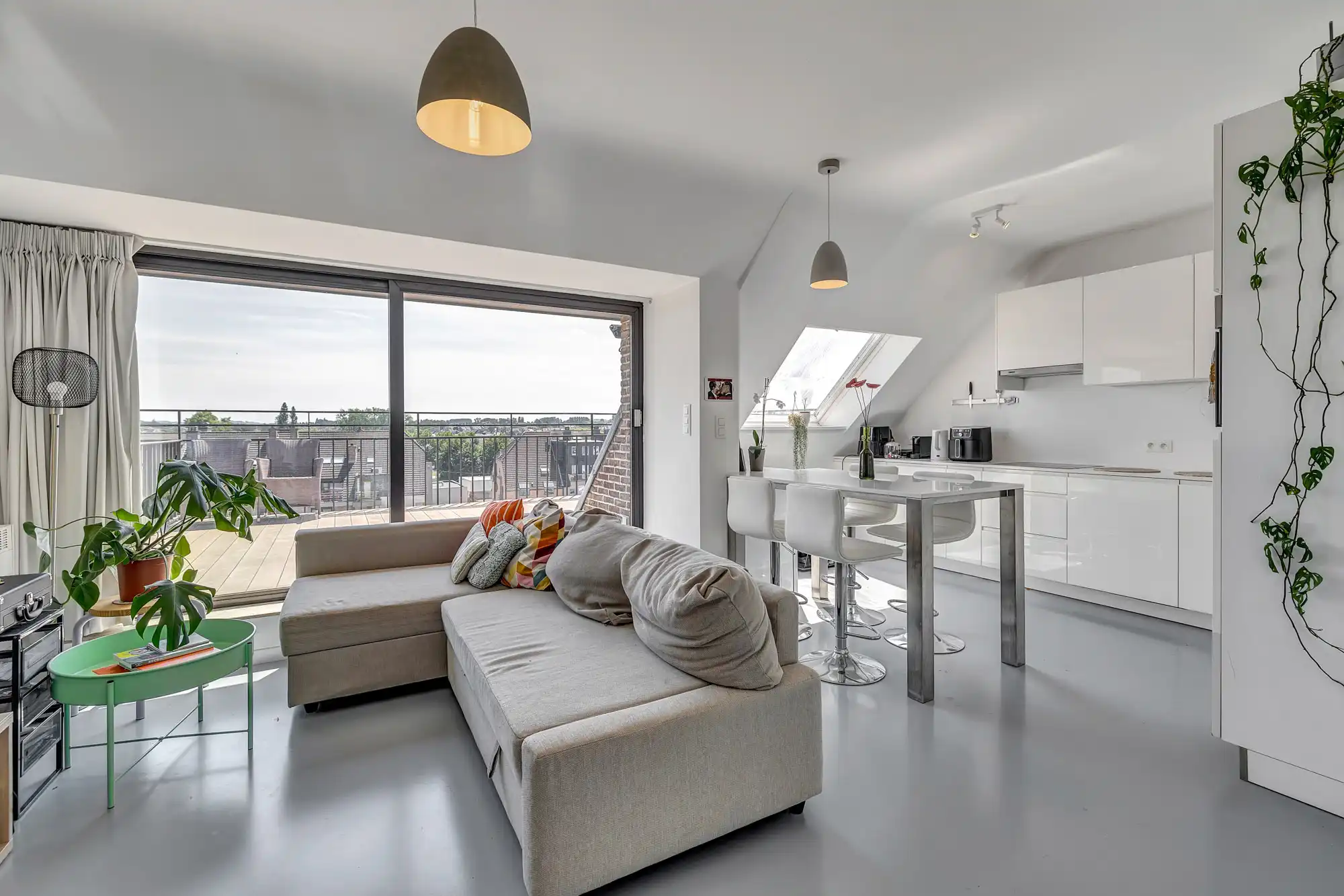 Gerenoveerd penthouse met 2 ruime terrassen in centrum foto 4