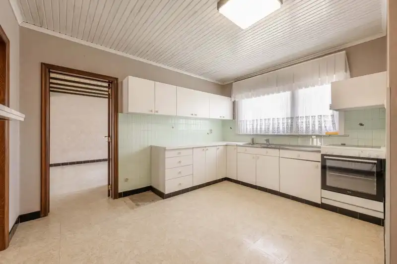Alleenstaande gelijkvloerse woning met tuin, 3 slaapkamers en inpandige garage centrum wakken TE KOOP foto 8