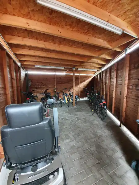 INSTAPKLAAR gelijkvloers recent appartement met privé inkom en carport foto 23