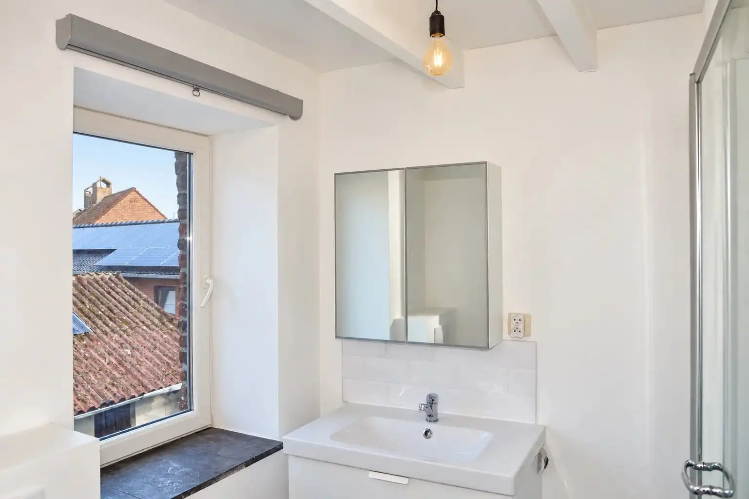 CHARMANTE, INSTAPKLARE WONING MET 2 SLPK'S EN ZUIDWESTGERICHTE STADSTUIN IN HARTJE BORGLOON foto 12