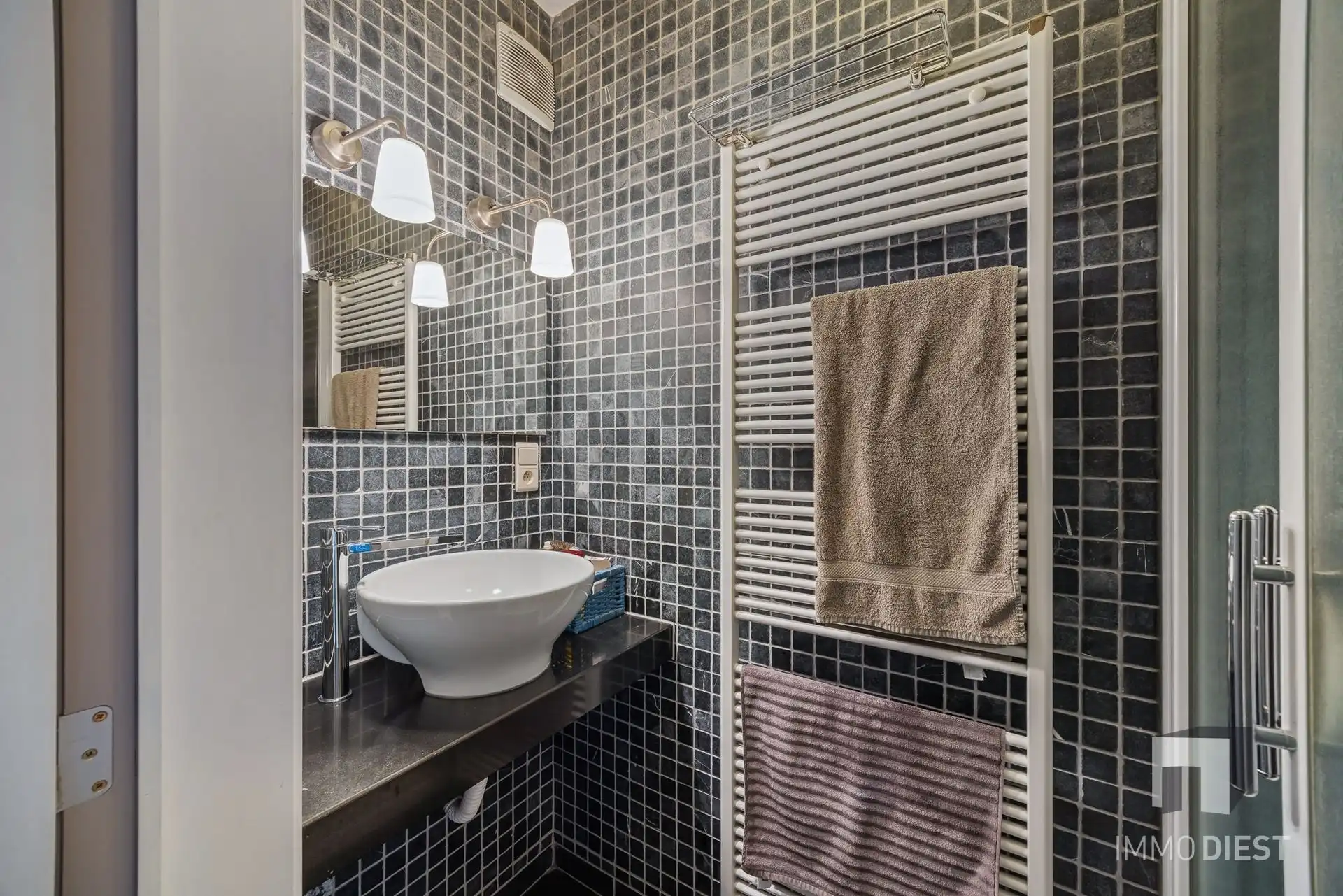 Bedrijfsgebouw én woning aan de stadsrand foto 5