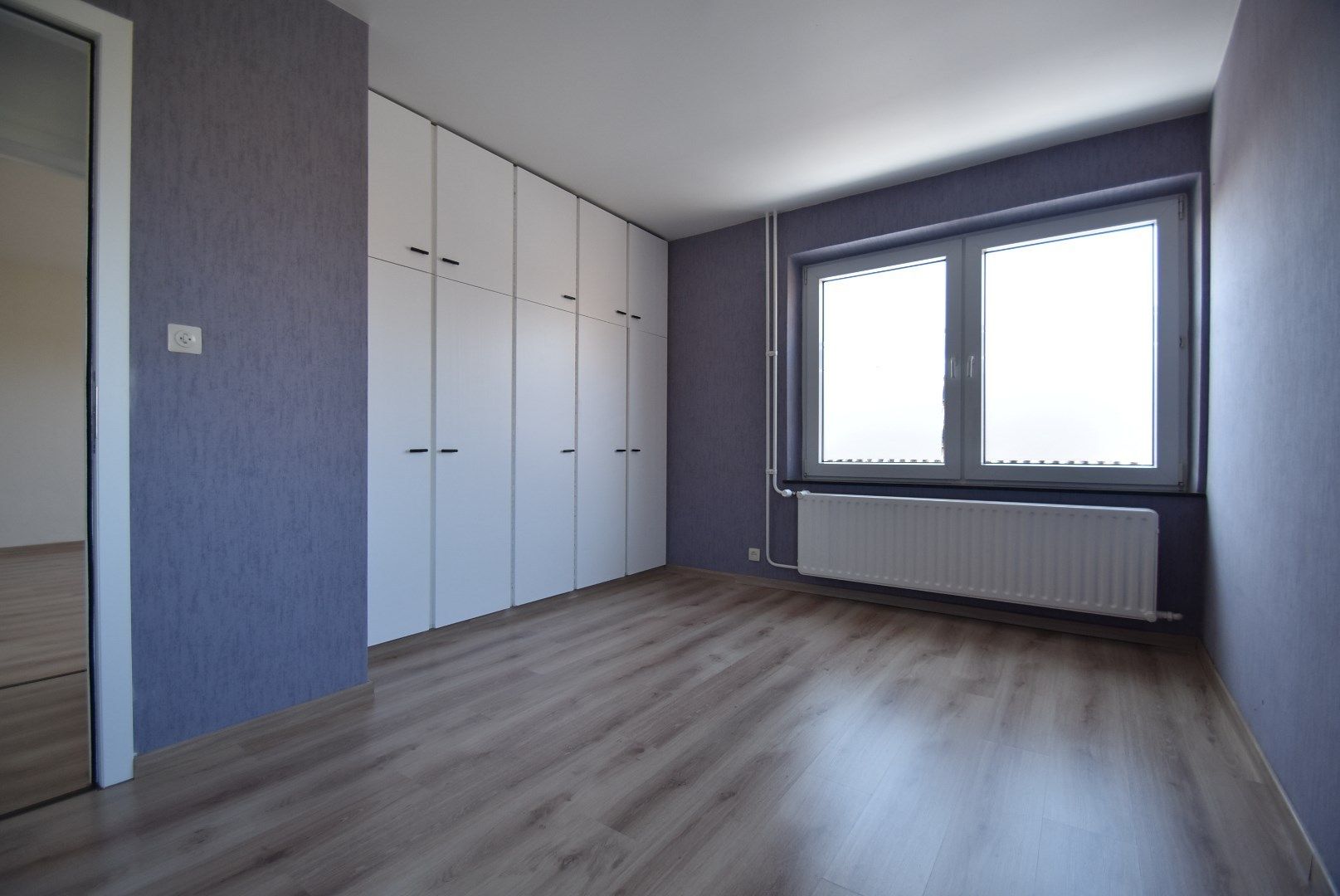 * * WACHTLIJST VOLZET * * Zeer grondig en geslaagd gerenoveerde woning met terras en dubbele autostandplaats foto 20