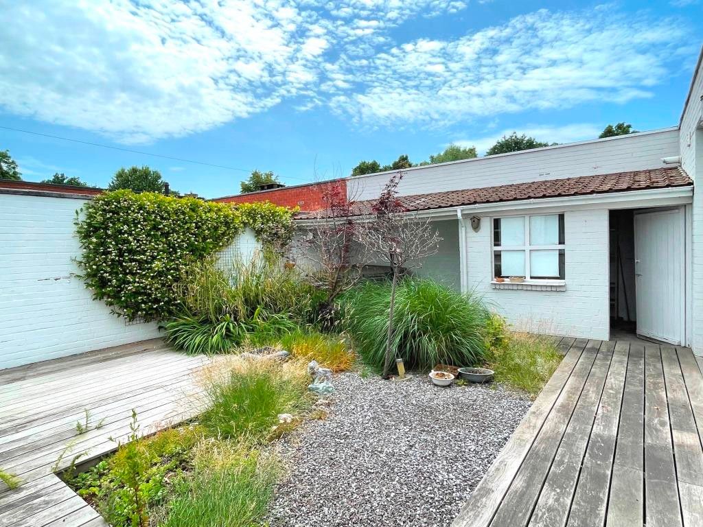 Seventies bungalow, rustig gelegen in het mooie Latem. foto 5