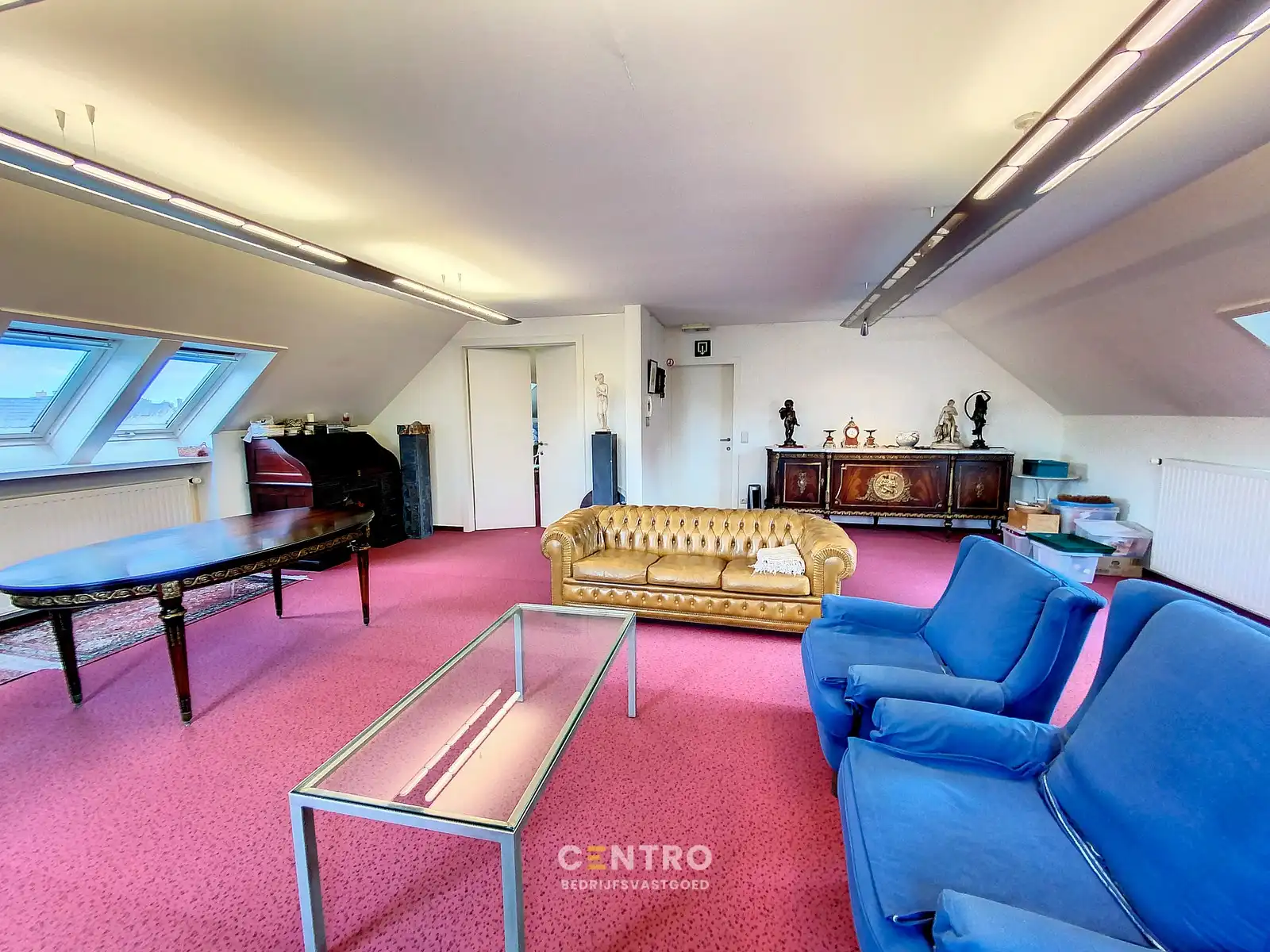 Ruim (430m²), multifunctioneel pand (bewoning, kantoor, praktijk, horeca, ...)  op ZICHTLOCATIE langs invalsweg Roeselare (vlakbij de ring R32). foto 20