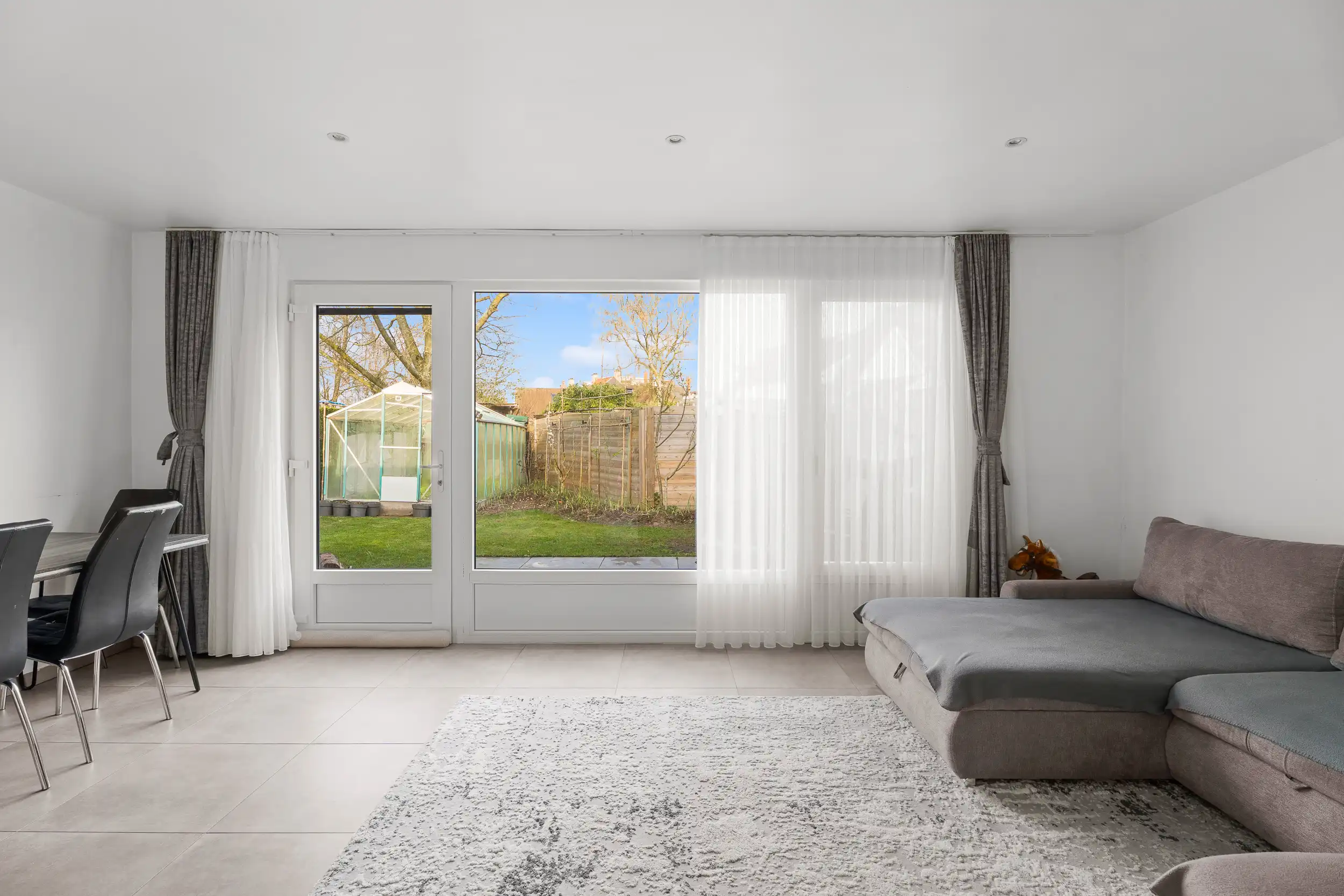 Centrum gelegen gezinswoning met garage en tuin! foto 6