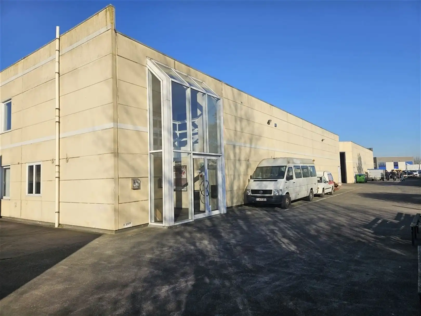 Magazijn met kantoorunit te Drongen foto 2