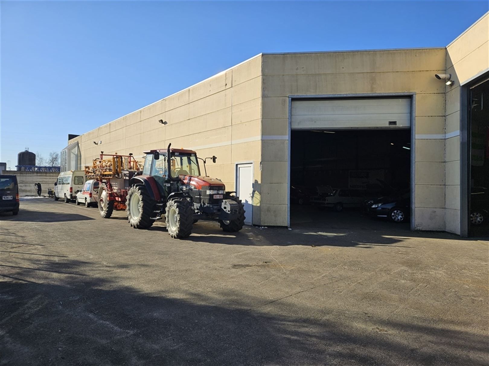 Magazijn met kantoorunit te Drongen foto 2