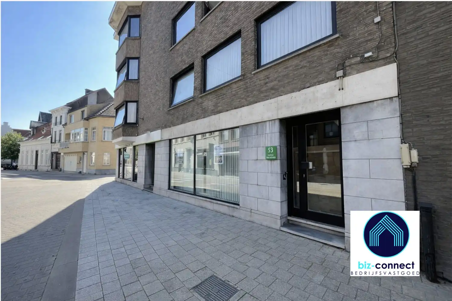 te huur Maldegem | winkel- of kantoorruimte gelegen in de commerciële hoofdstraat. foto {{pictureIndex}}
