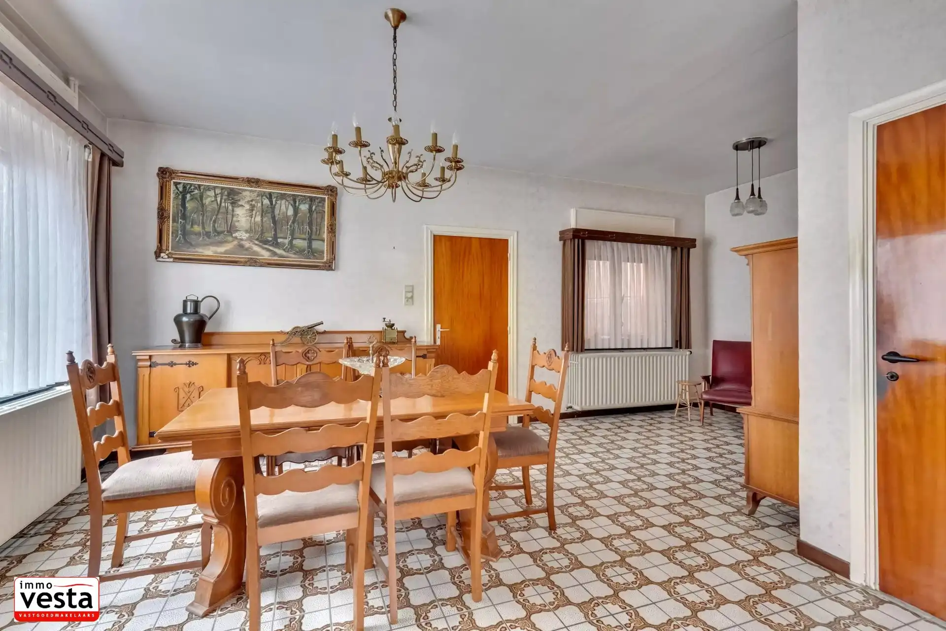 Ruime, centraal gelegen woning met renovatiepotentieel foto 7
