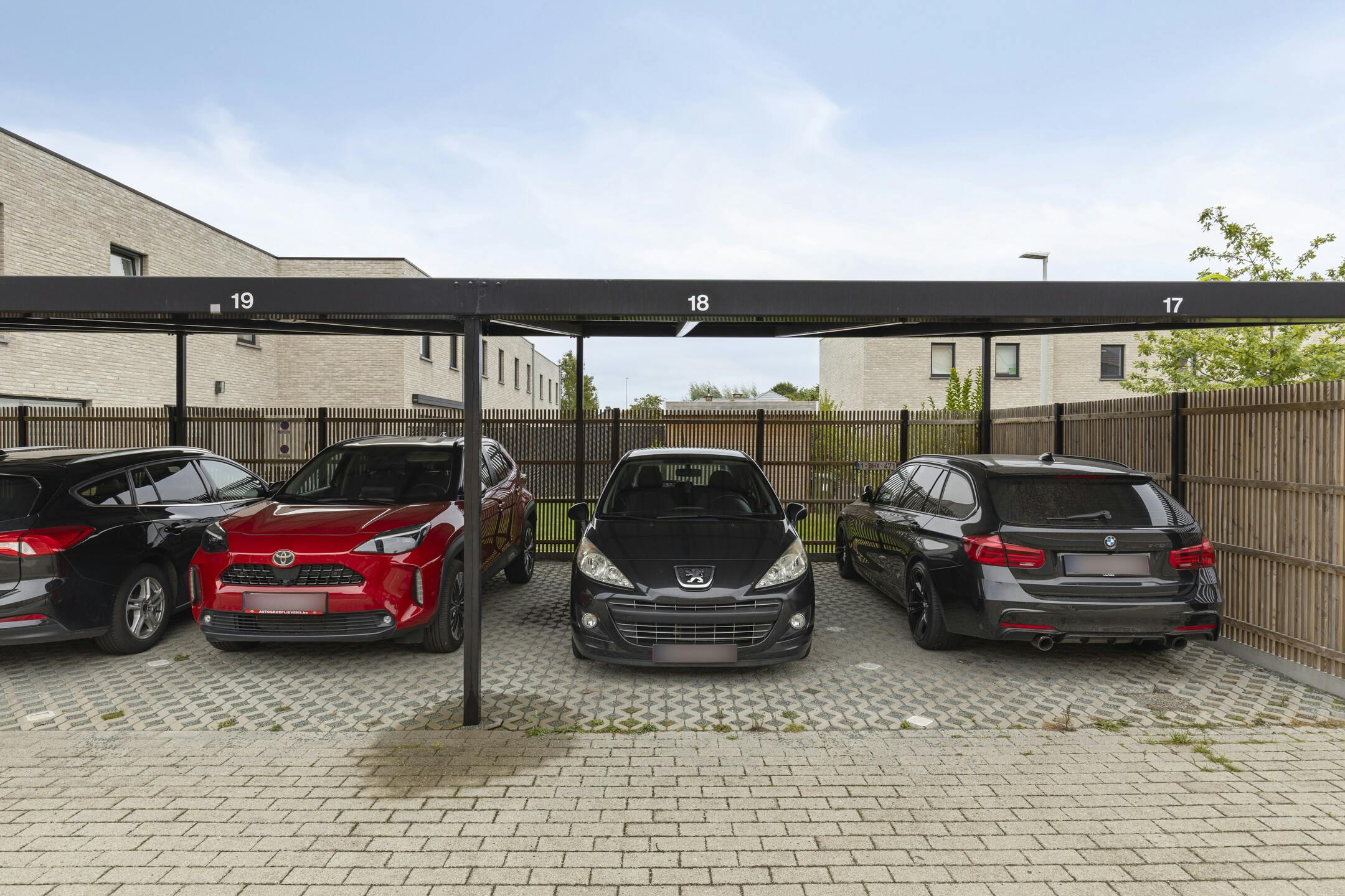 Instapklare woning met carport te koop in centrum Eeklo foto 17
