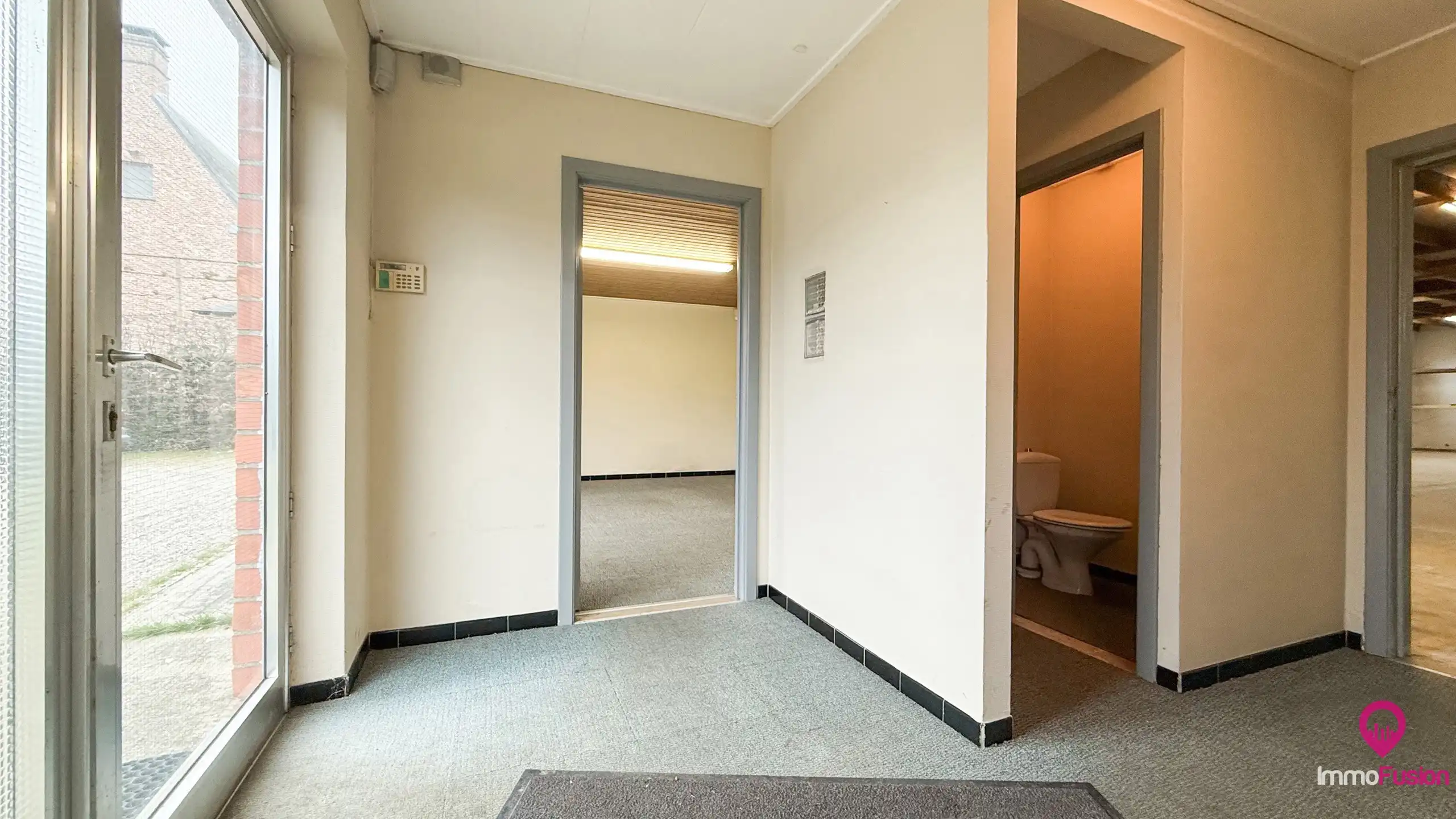 Magazijn met 4 aparte ruimtes en uitstekende bereikbaarheid! foto 25