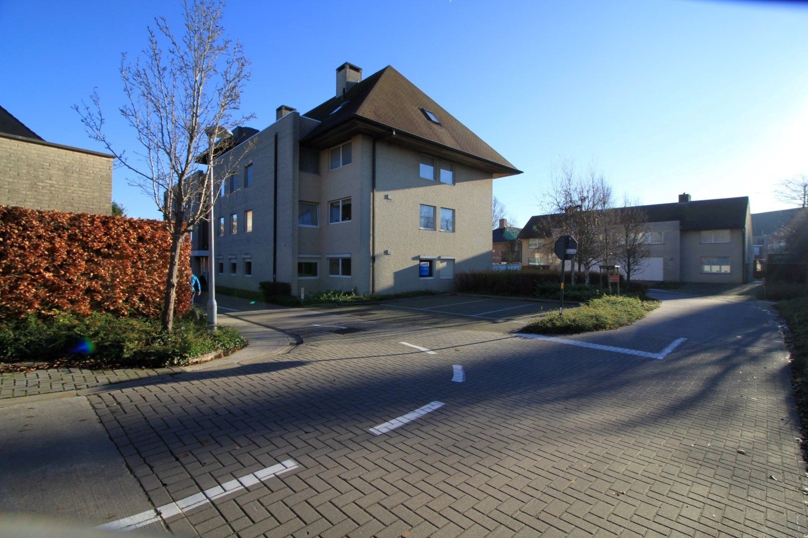 Zeer verzorgd, lichtrijk appartement met 2 slaapkamers , garage en berging foto {{pictureIndex}}