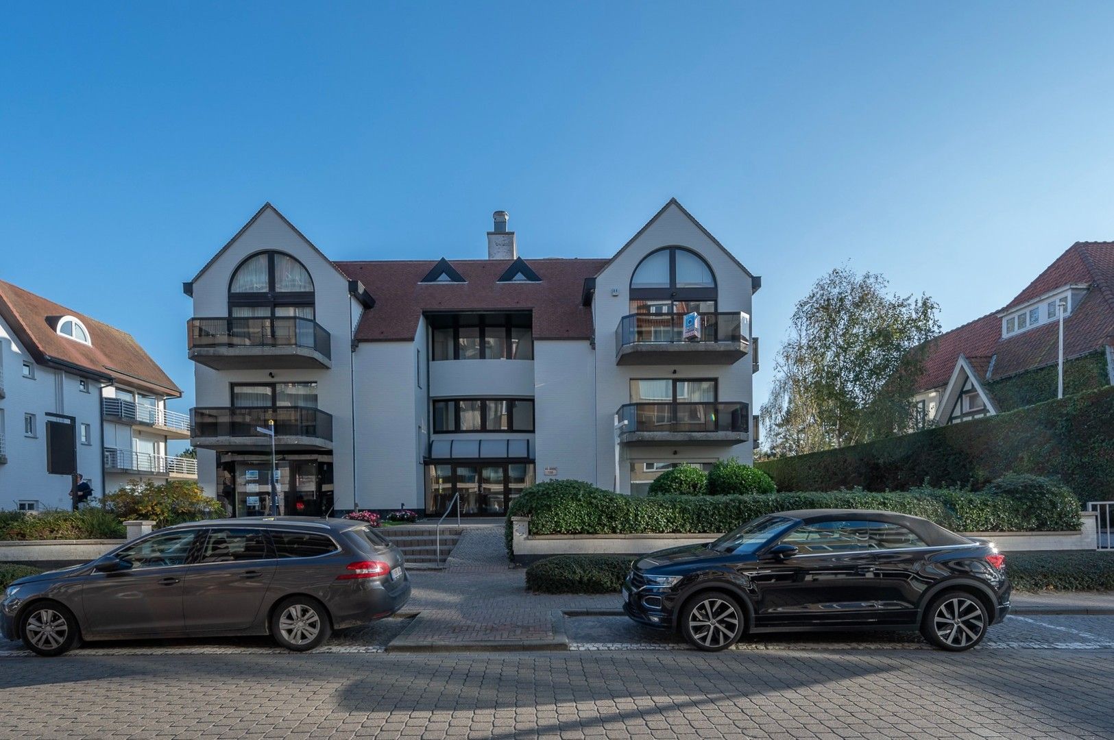 Prachtig gerenoveerd hoekappartement van 164 m2 met fantastisch open zicht op de Approach Golf in het Zoute. foto 5