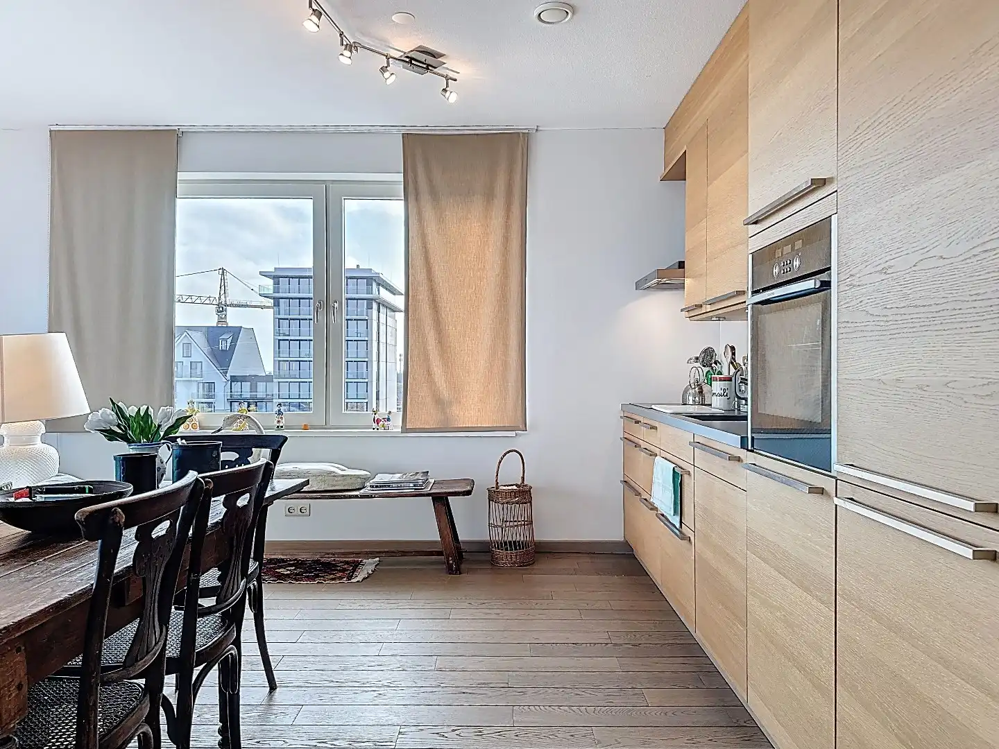 Uniek zicht op haven en zee! foto 11