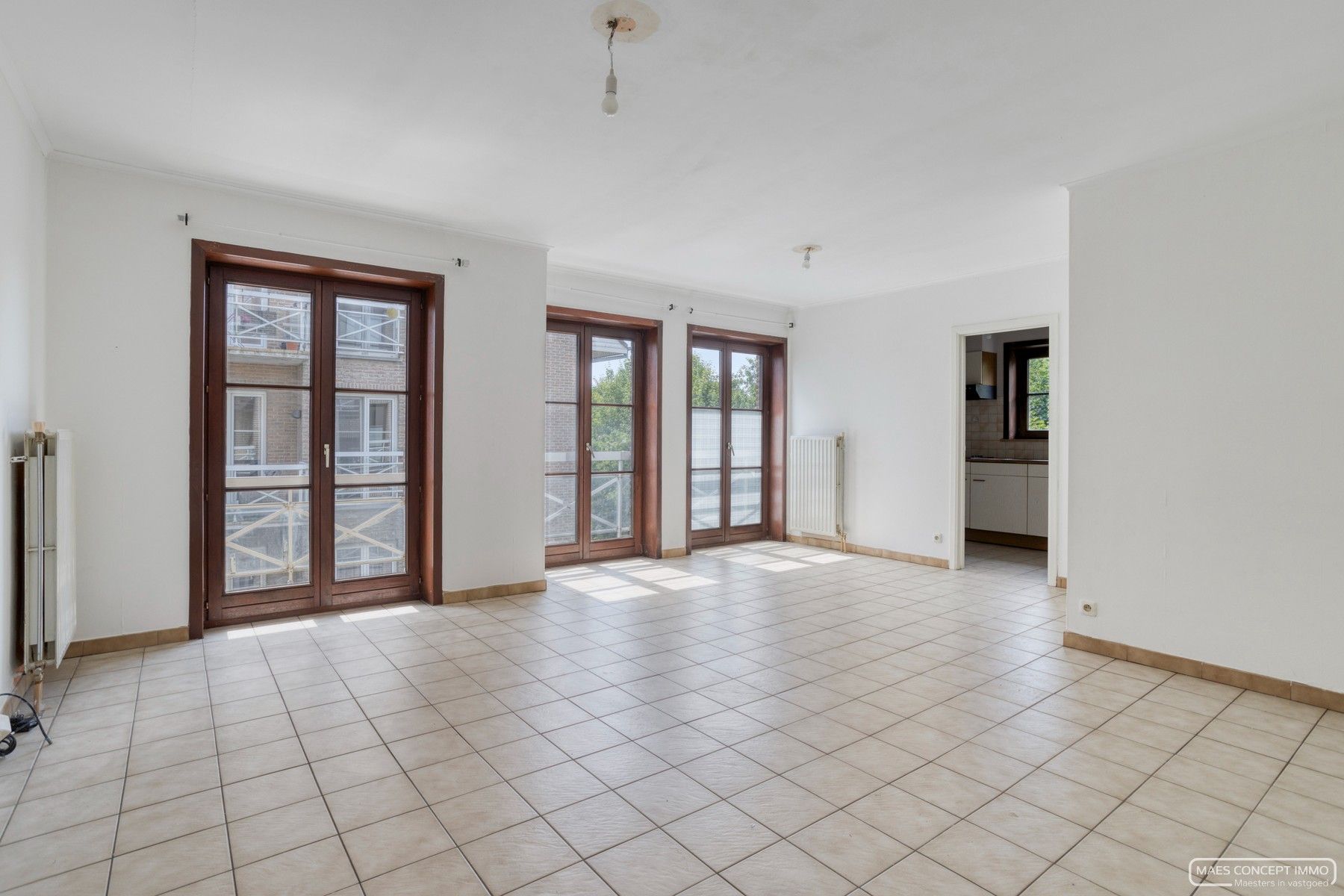 Instapklaar appartement te koop in Harelbeke — topligging vlak bij Kortrijk! foto 2