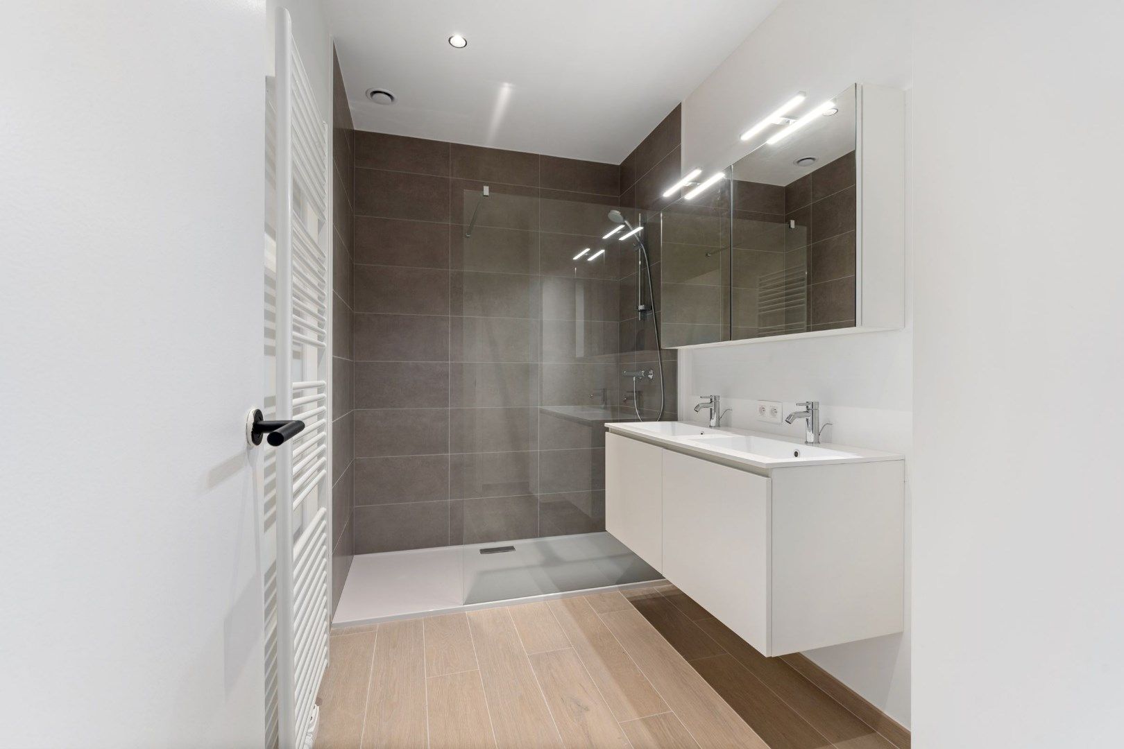 Nieuwbouwappartement in luxe-residentie White Princess foto 13