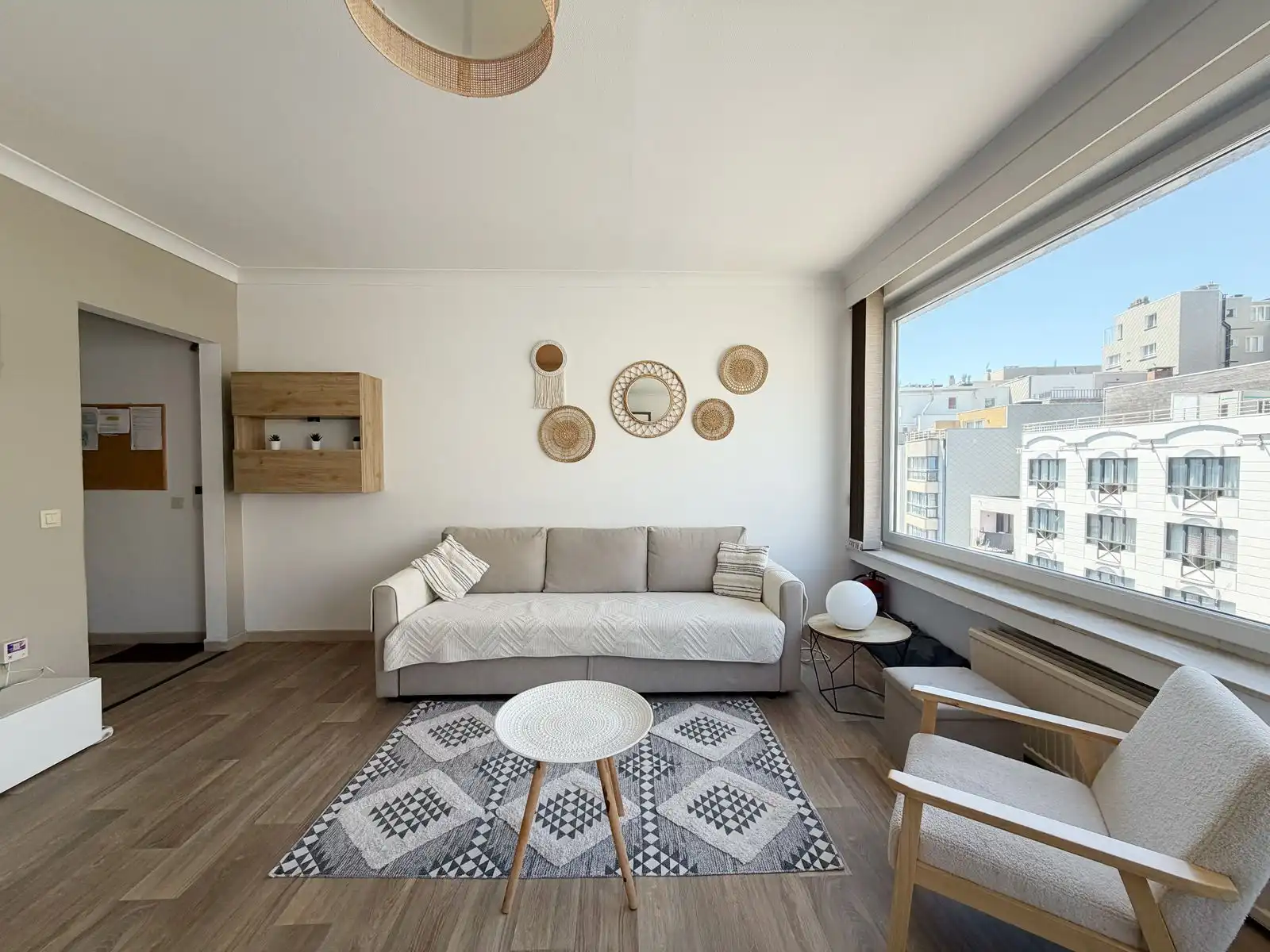 TOPAANBOD! Gerenoveerde studio op fantastische ligging pal aan zee foto 4