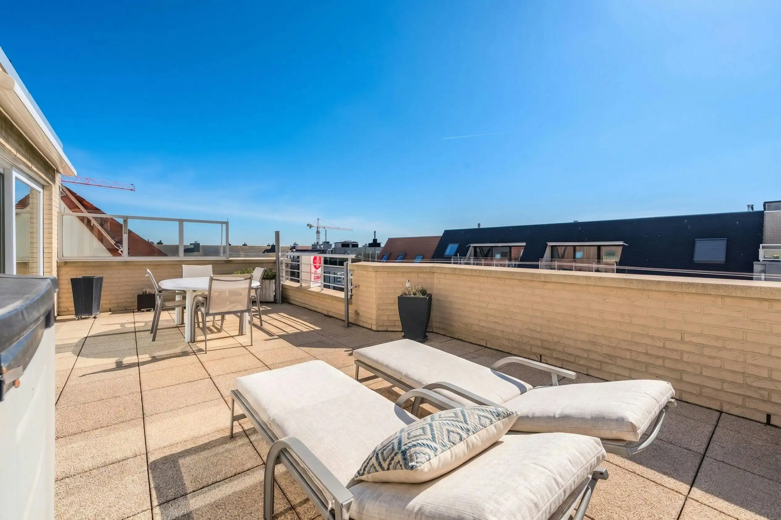 Prachtig appartement met ruime terrassen en zijdelings zeezicht! foto 3