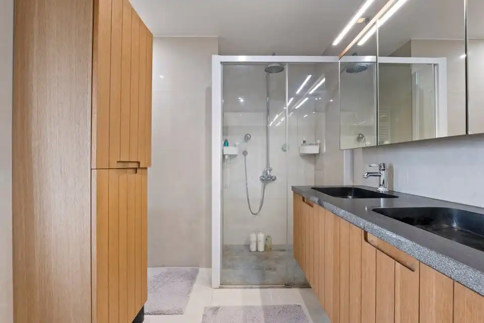 RUIME, GERENOVEERDE OPEN BEBOUWING MET 6 SLKS EN KNAPPE TUIN IN ALKEN foto 25