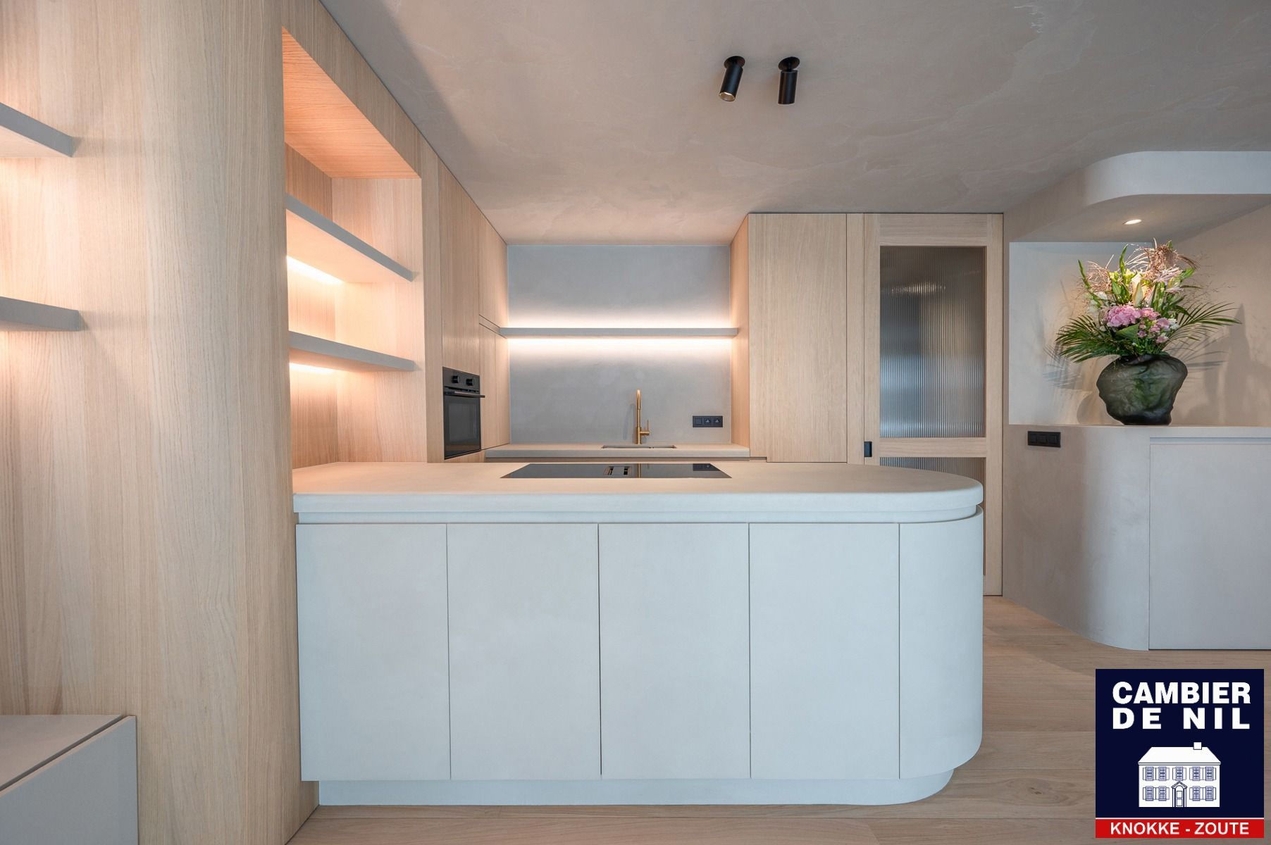 Tijdloos gerenoveerd appartement met zijdelings zeezicht  foto 7