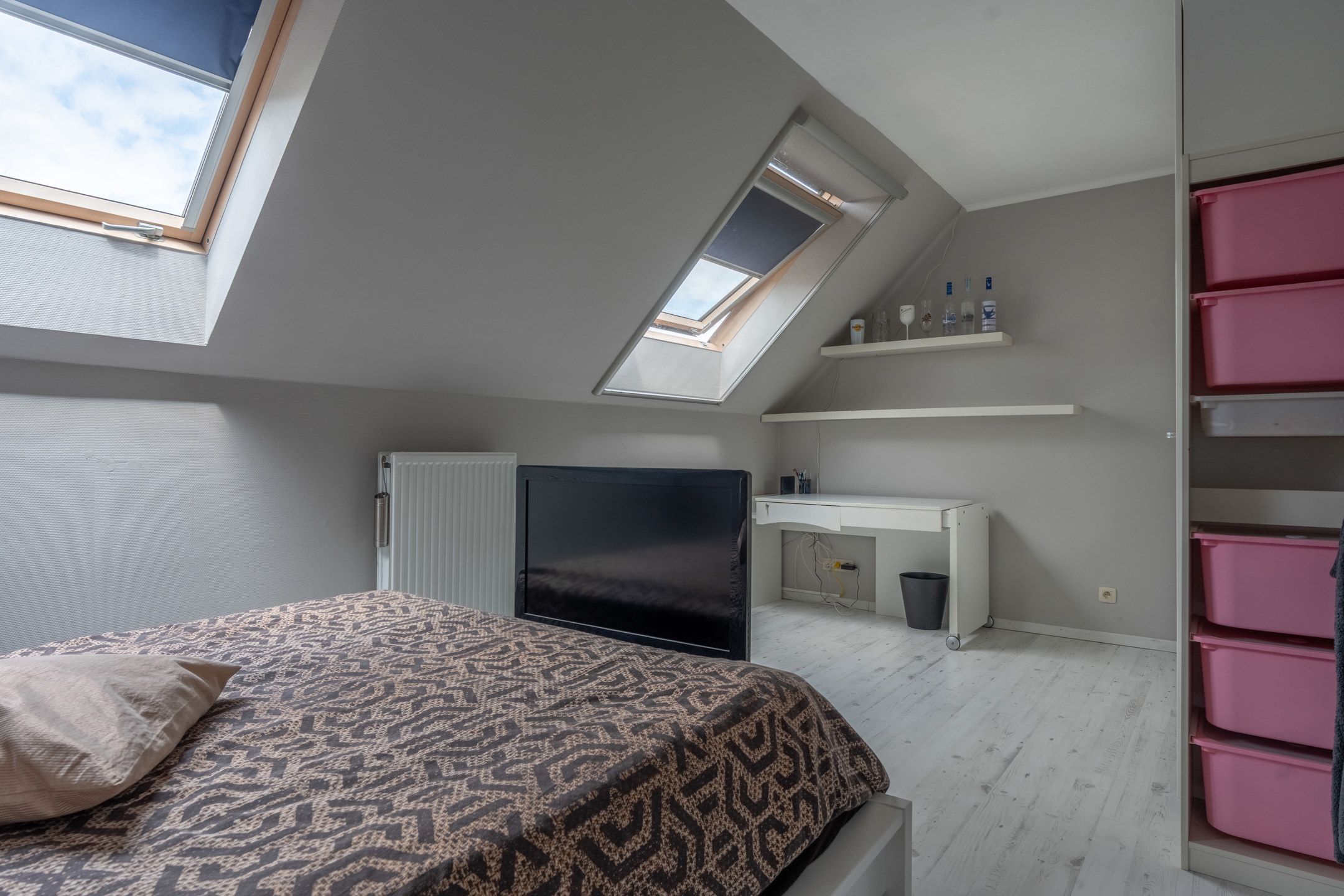 Instapklare woning met 3 grote slpks en garage foto 26
